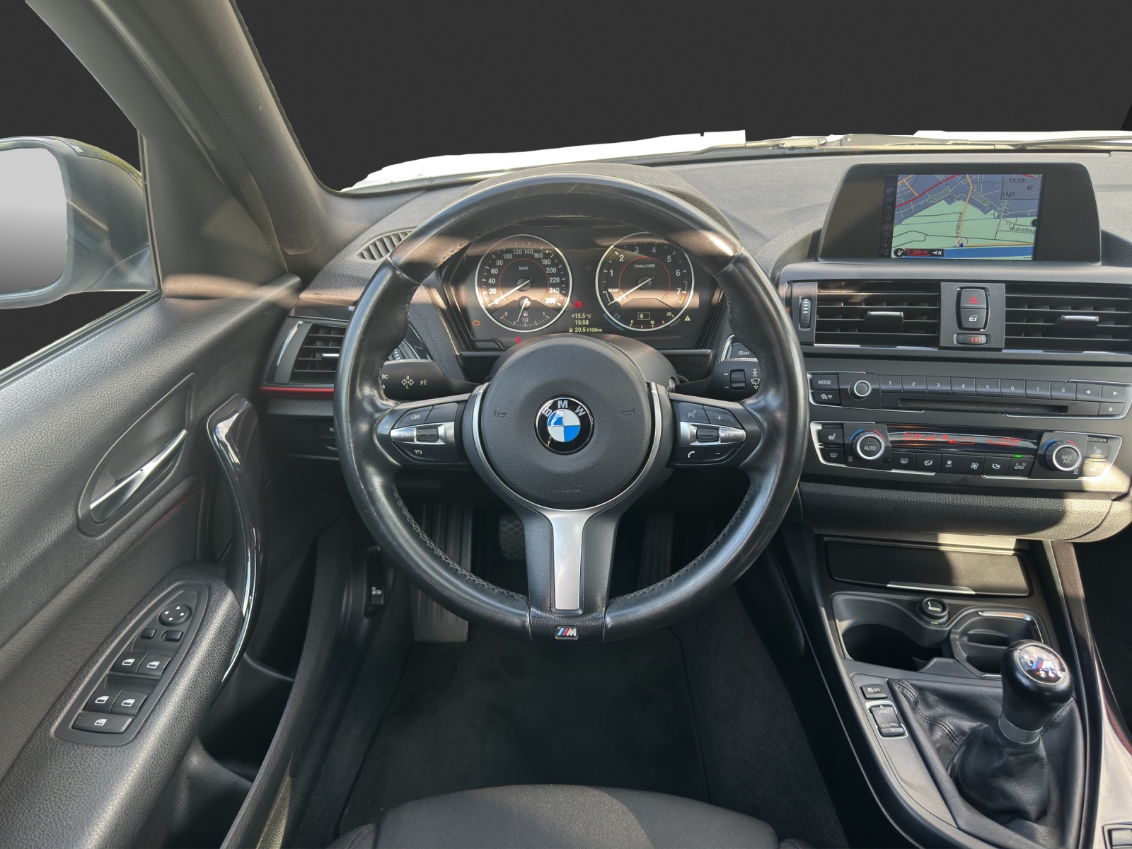 BMW 118i Sport Line-image-8