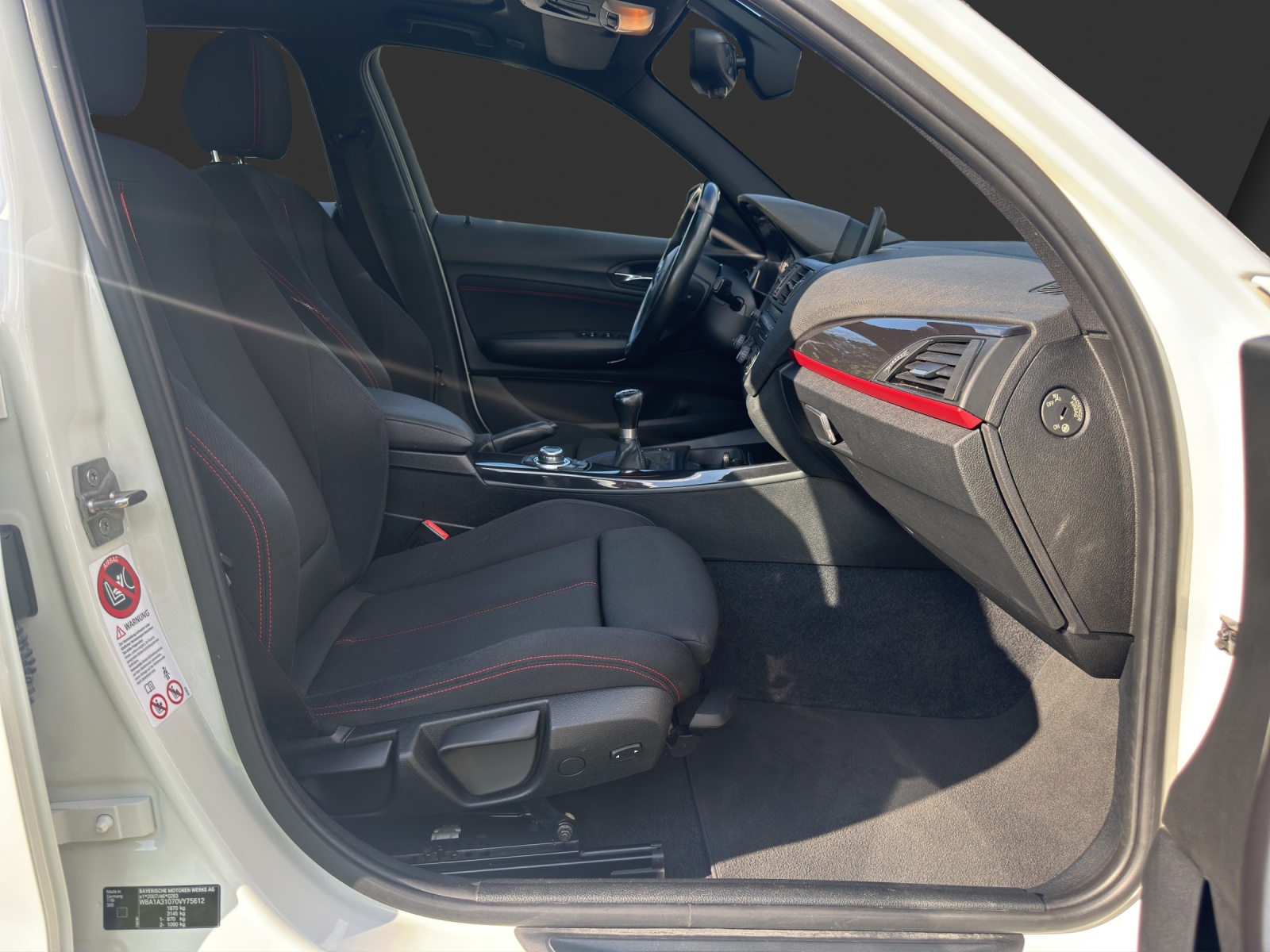 BMW 118i Sport Line-image-12