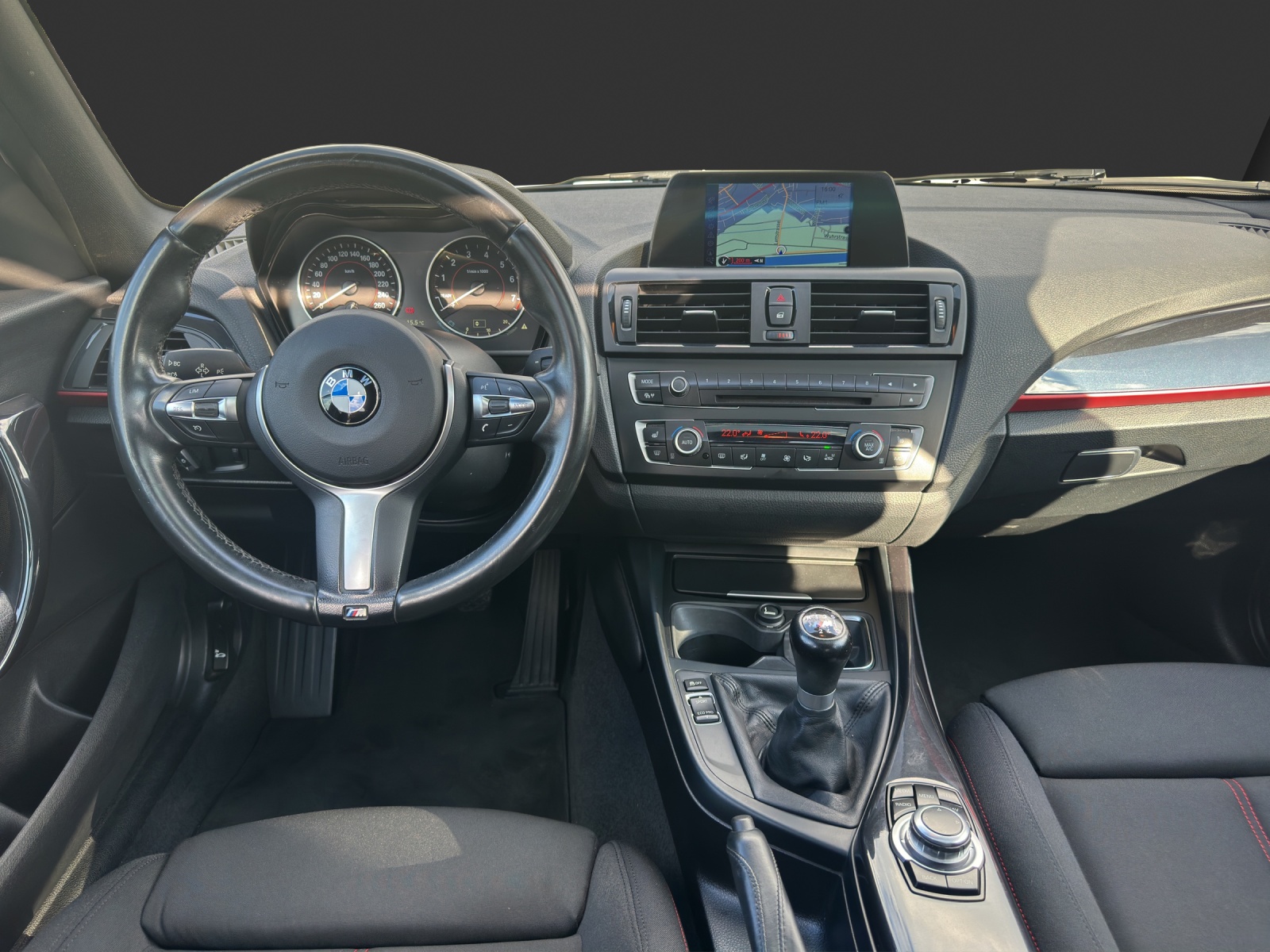 BMW 118i Sport Line-image-11
