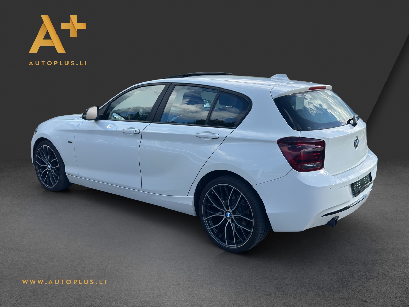 BMW 118i Sport Line-image-3