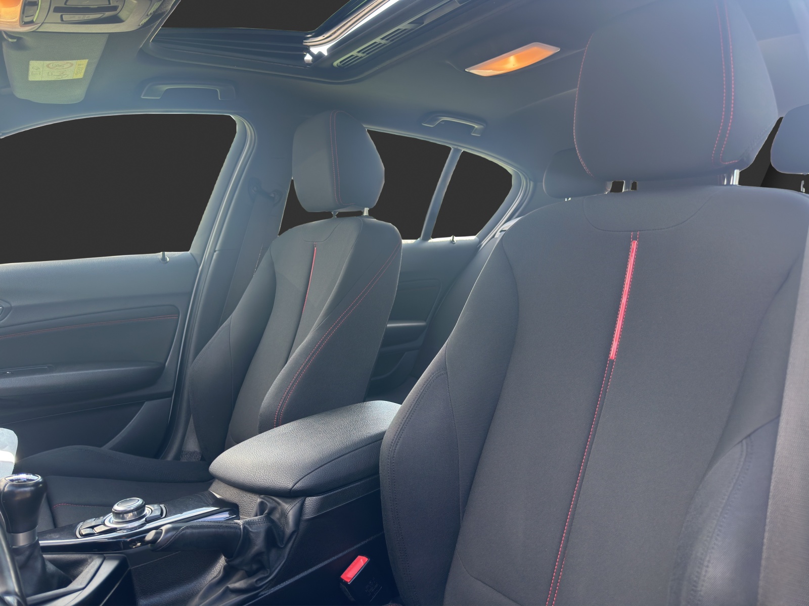 BMW 118i Sport Line-image-15