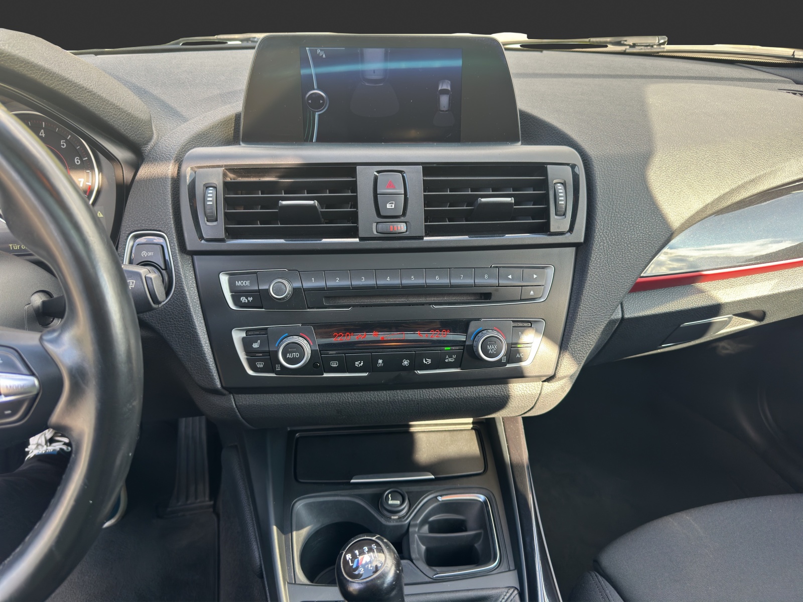 BMW 118i Sport Line-image-10