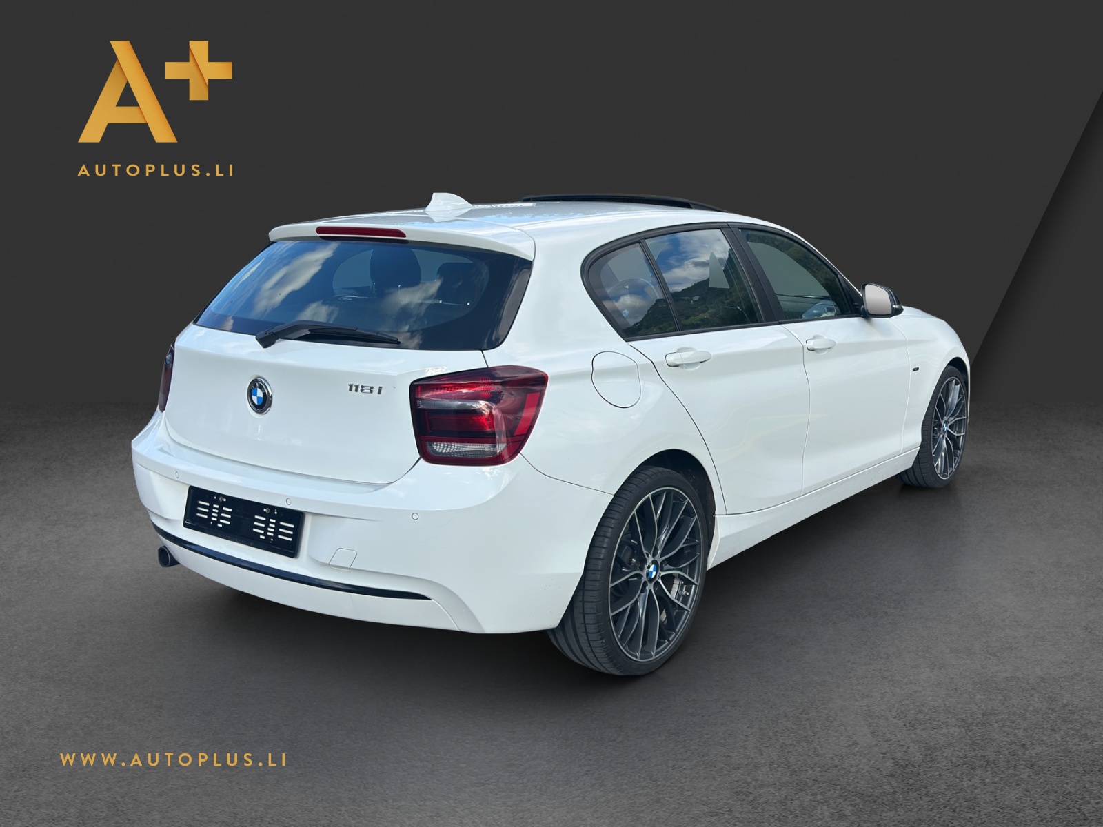 BMW 118i Sport Line-image-4