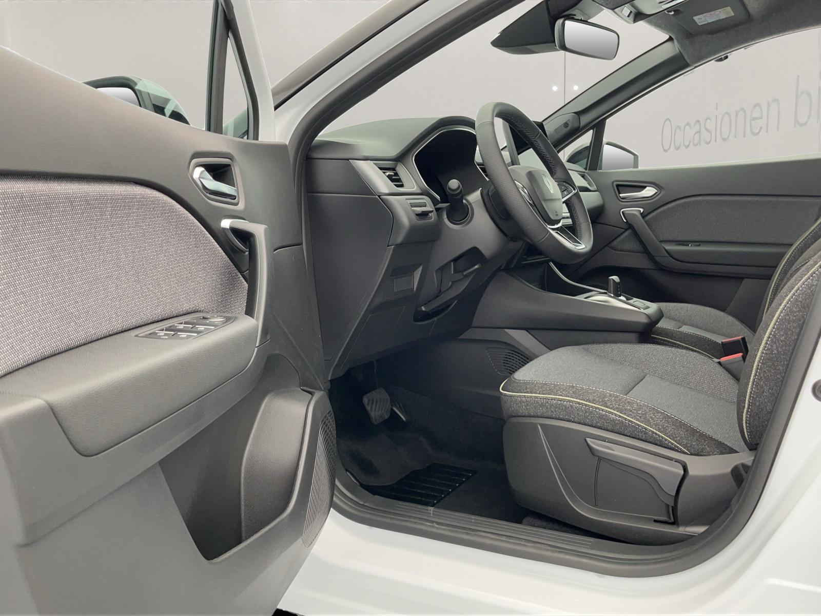 RENAULT Captur 1.8 E-Tech techno-image-6
