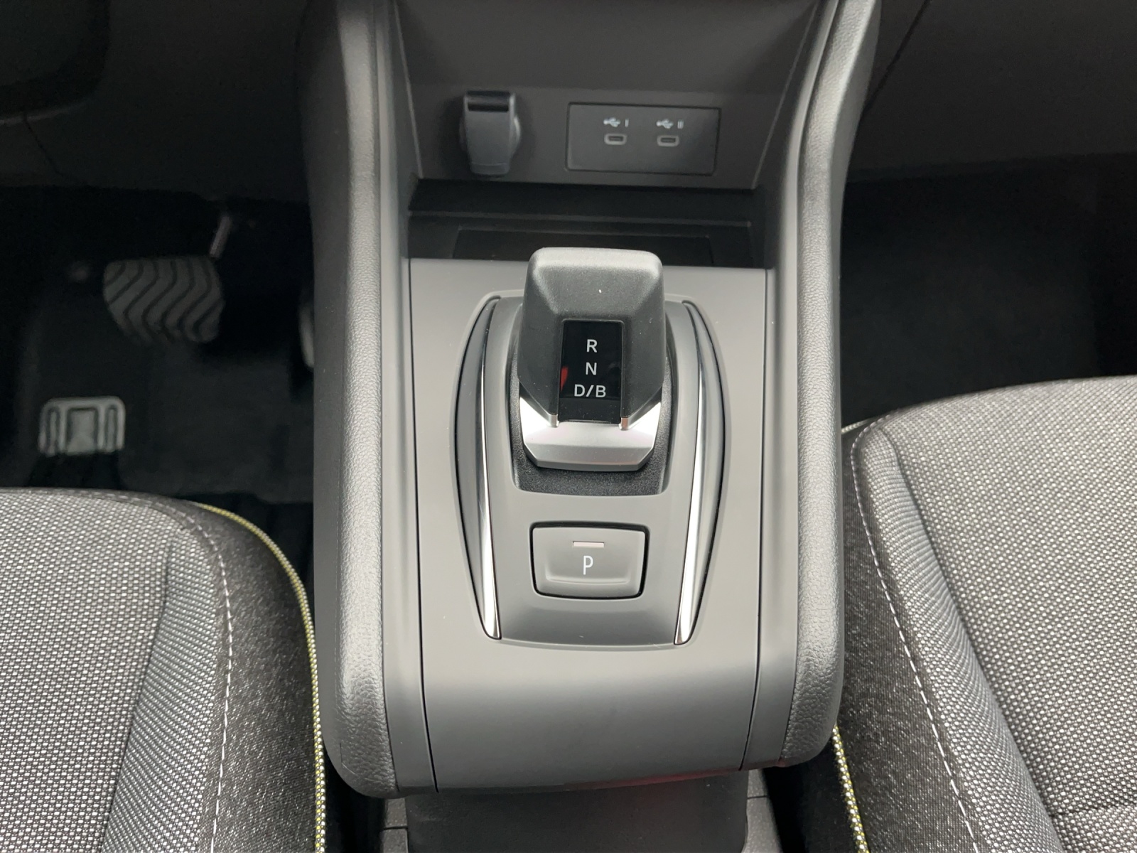 RENAULT Captur 1.8 E-Tech techno-image-13