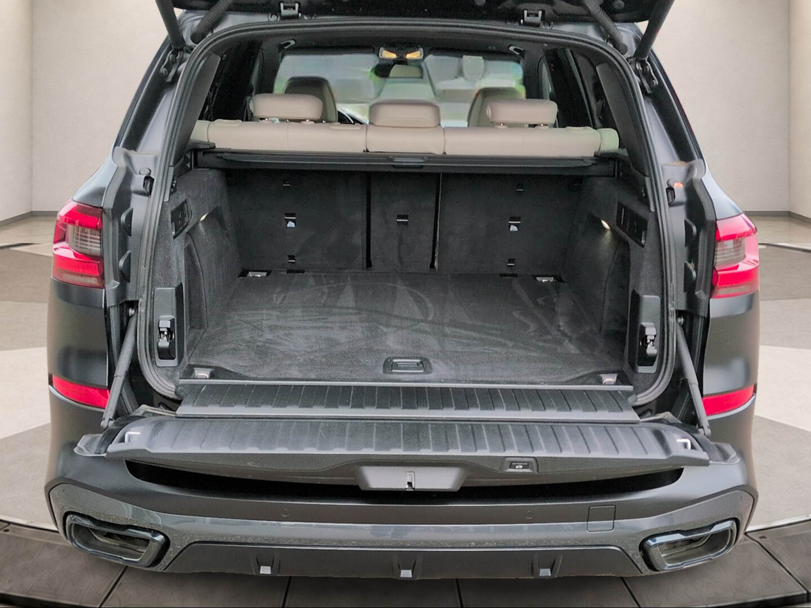 BMW X5 M50i xDrive-image-13