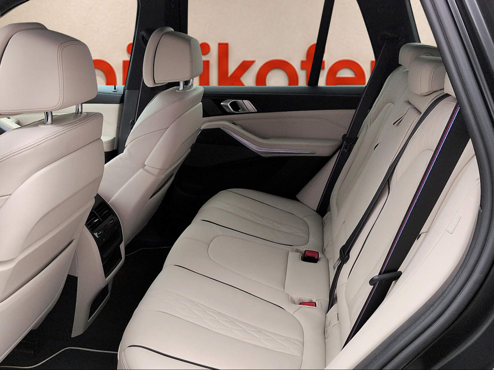 BMW X5 M50i xDrive-image-12
