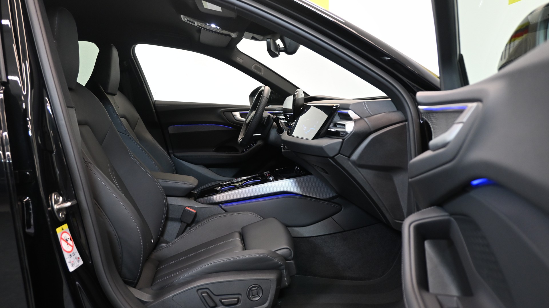 AUDI A5 Avant TFSI quattro 150 kW S tronic S-LINE SPORTPAKET-image-3