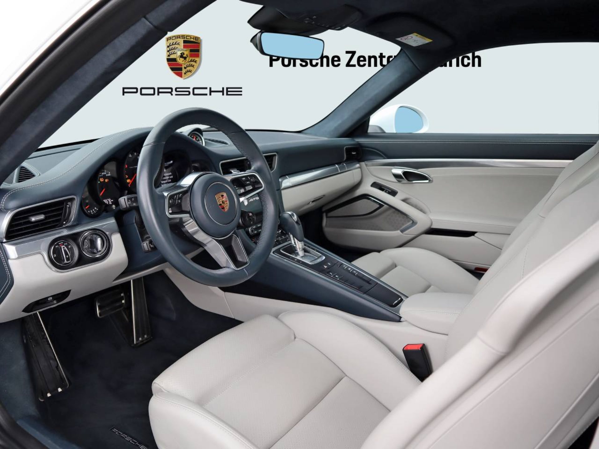 PORSCHE 911 Carrera-image-3