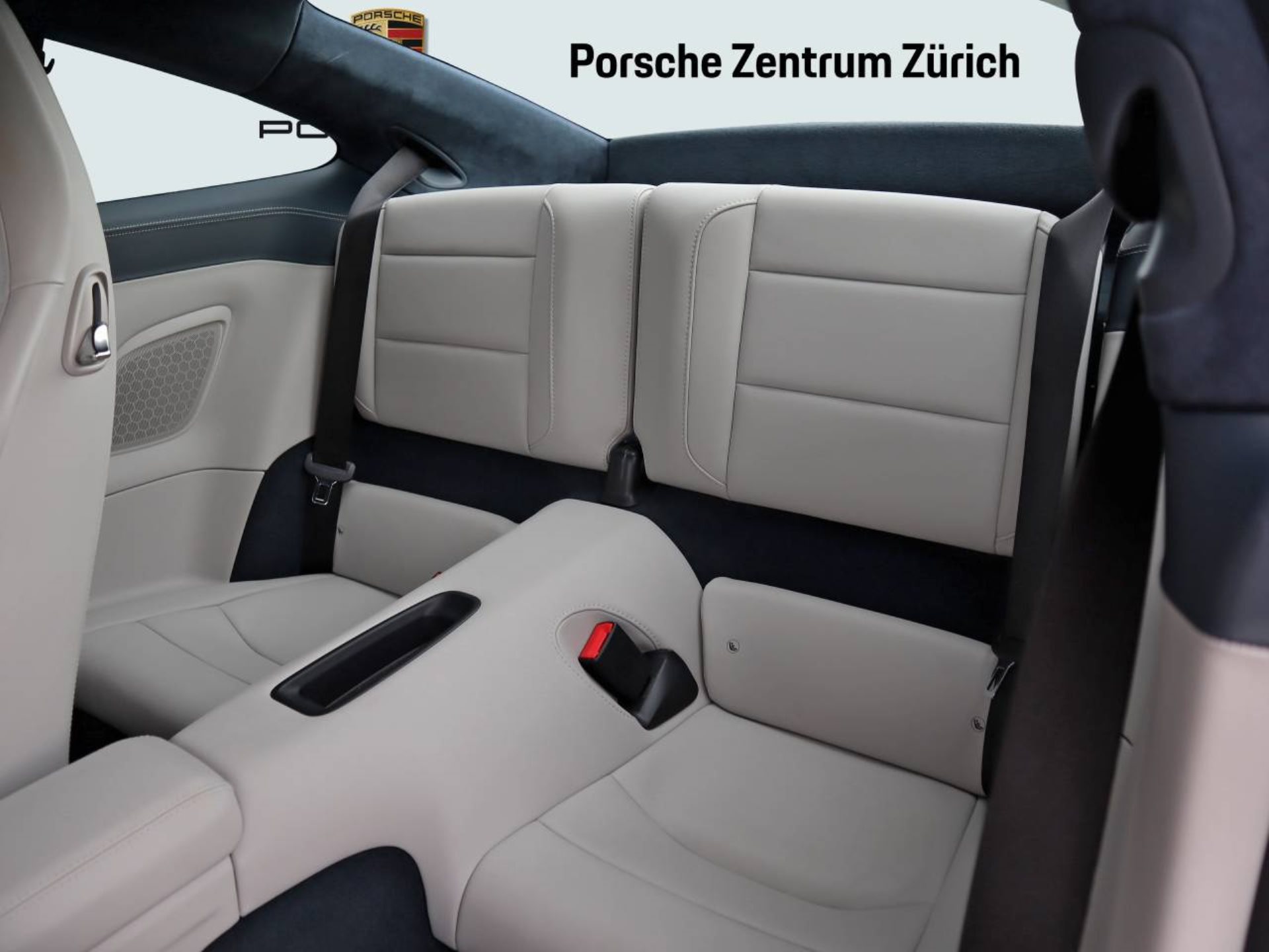 PORSCHE 911 Carrera-image-10