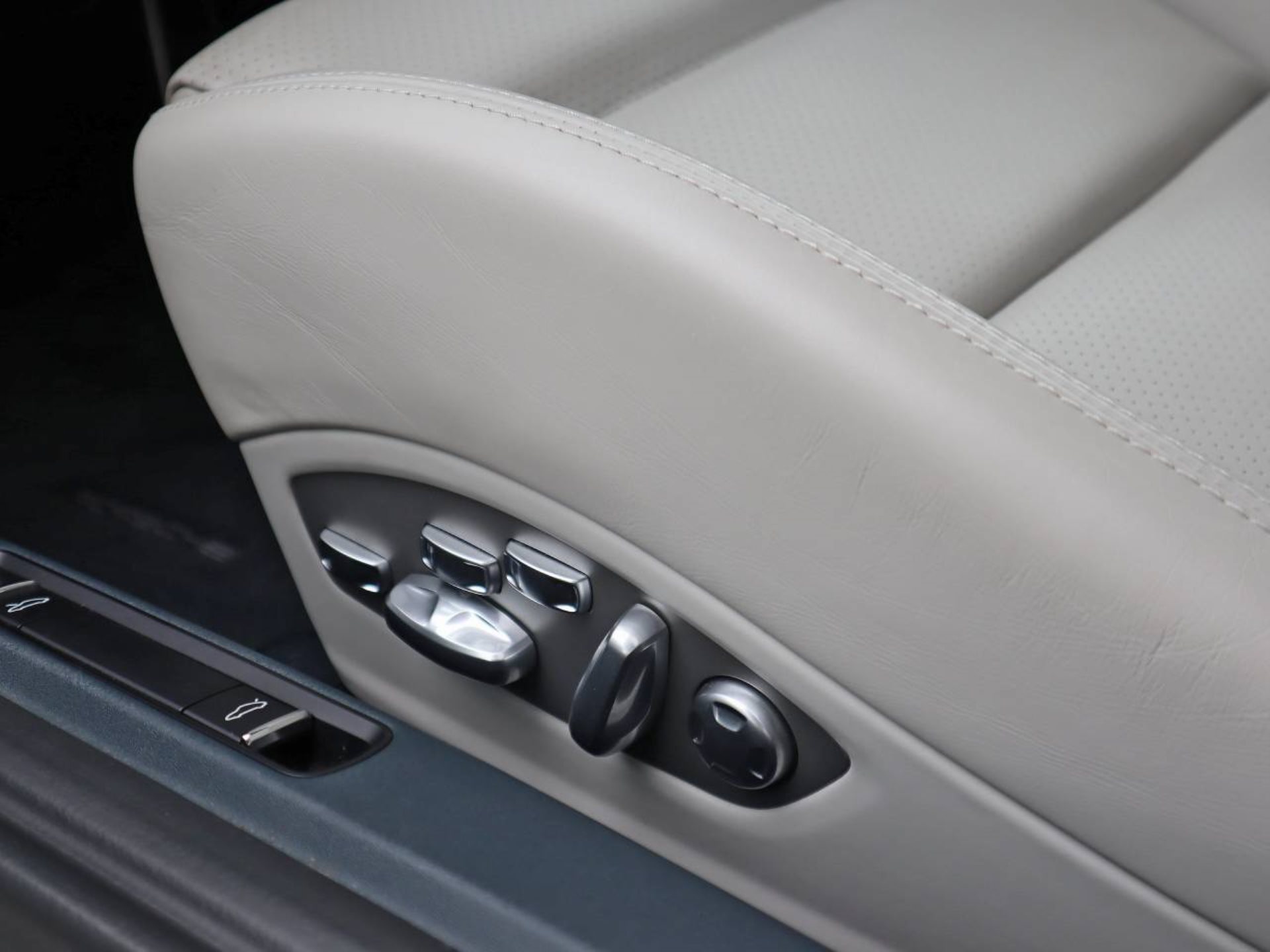PORSCHE 911 Carrera-image-19