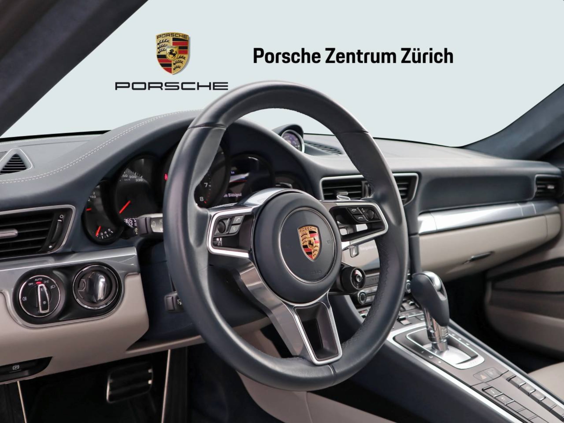 PORSCHE 911 Carrera-image-8