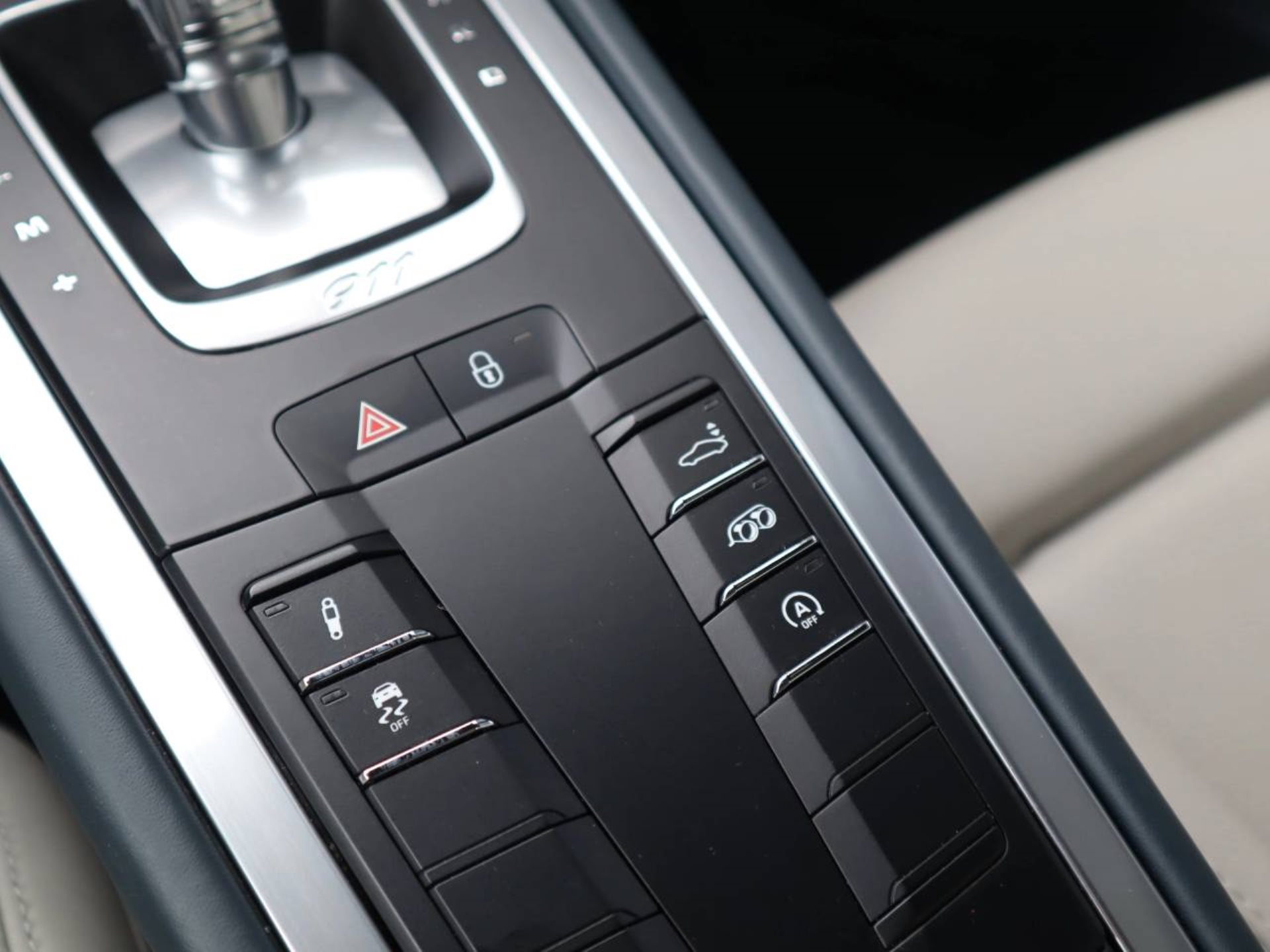PORSCHE 911 Carrera-image-14