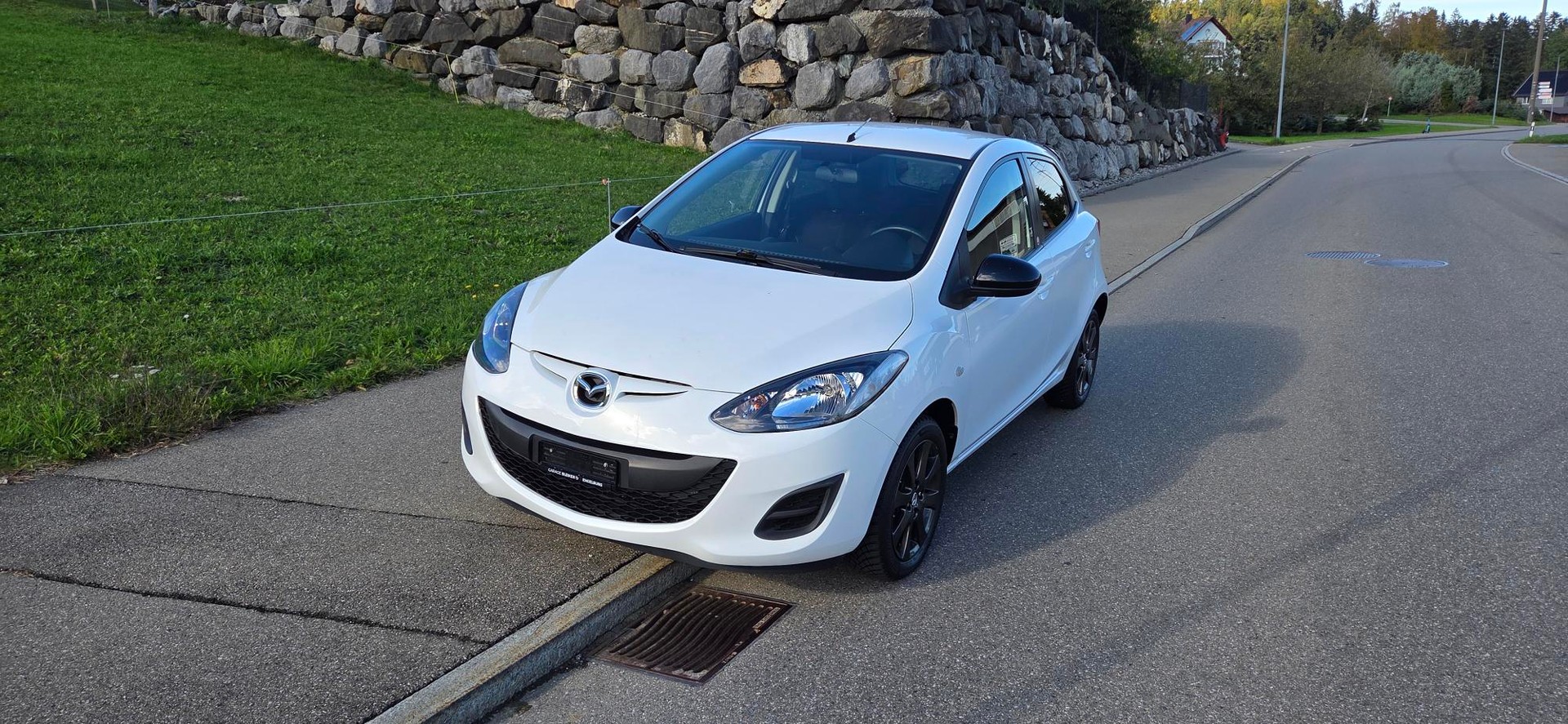 MAZDA 2 1.3i 16V Voila ma Suisse Edition-image-0