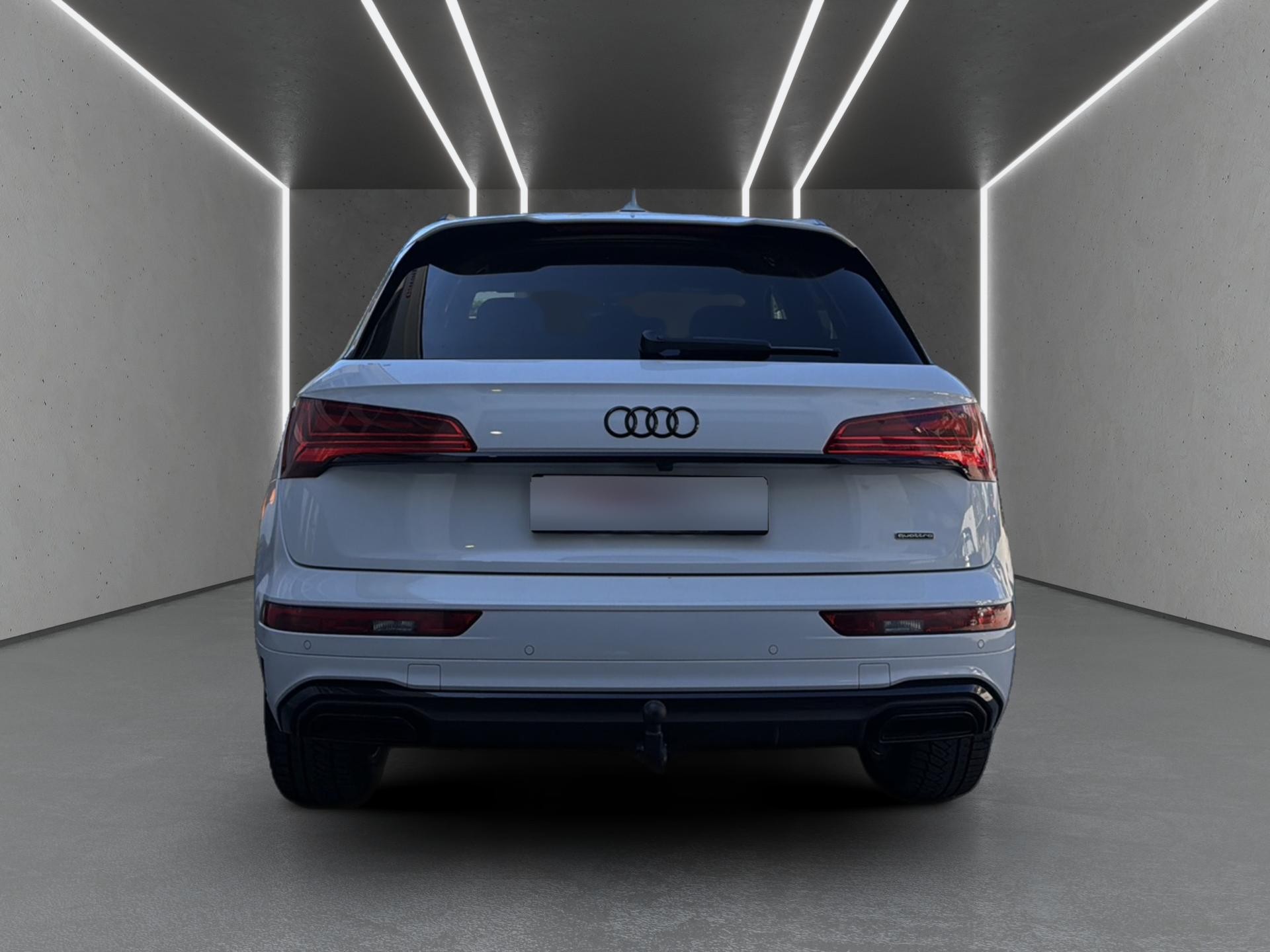 AUDI Q5 40 TDI Black Edition quattro S-tronic-image-6