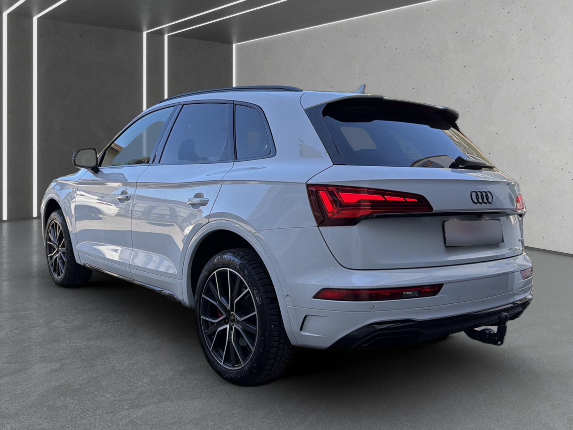 AUDI Q5 40 TDI Black Edition quattro S-tronic-image-5