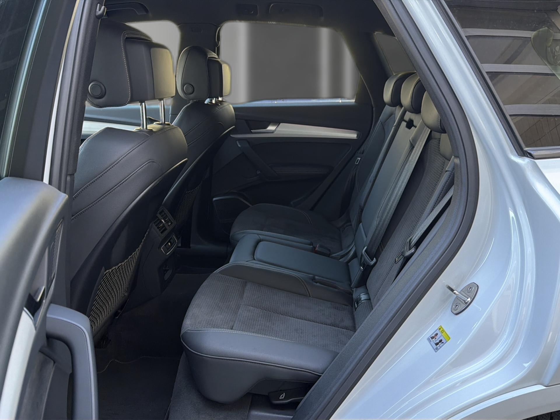 AUDI Q5 40 TDI Black Edition quattro S-tronic-image-12