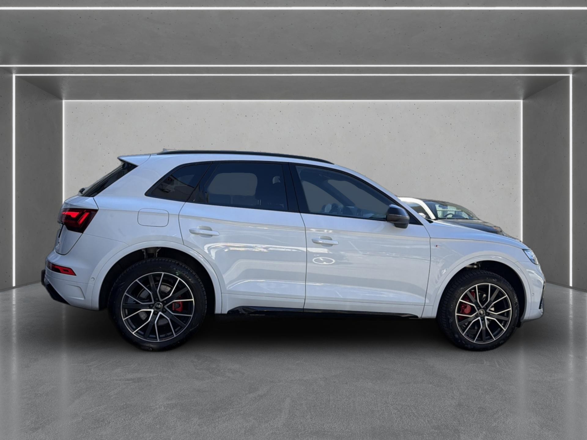 AUDI Q5 40 TDI Black Edition quattro S-tronic-image-8