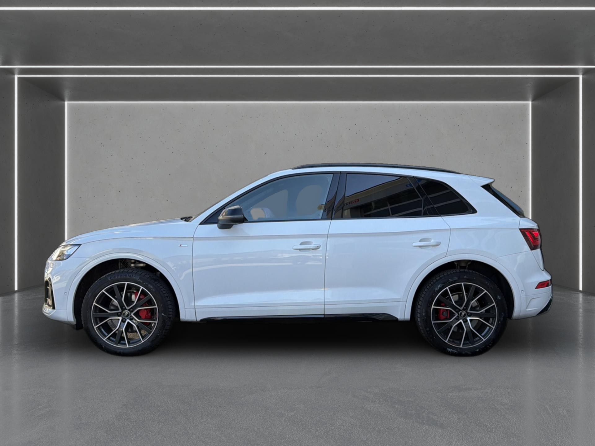 AUDI Q5 40 TDI Black Edition quattro S-tronic-image-4