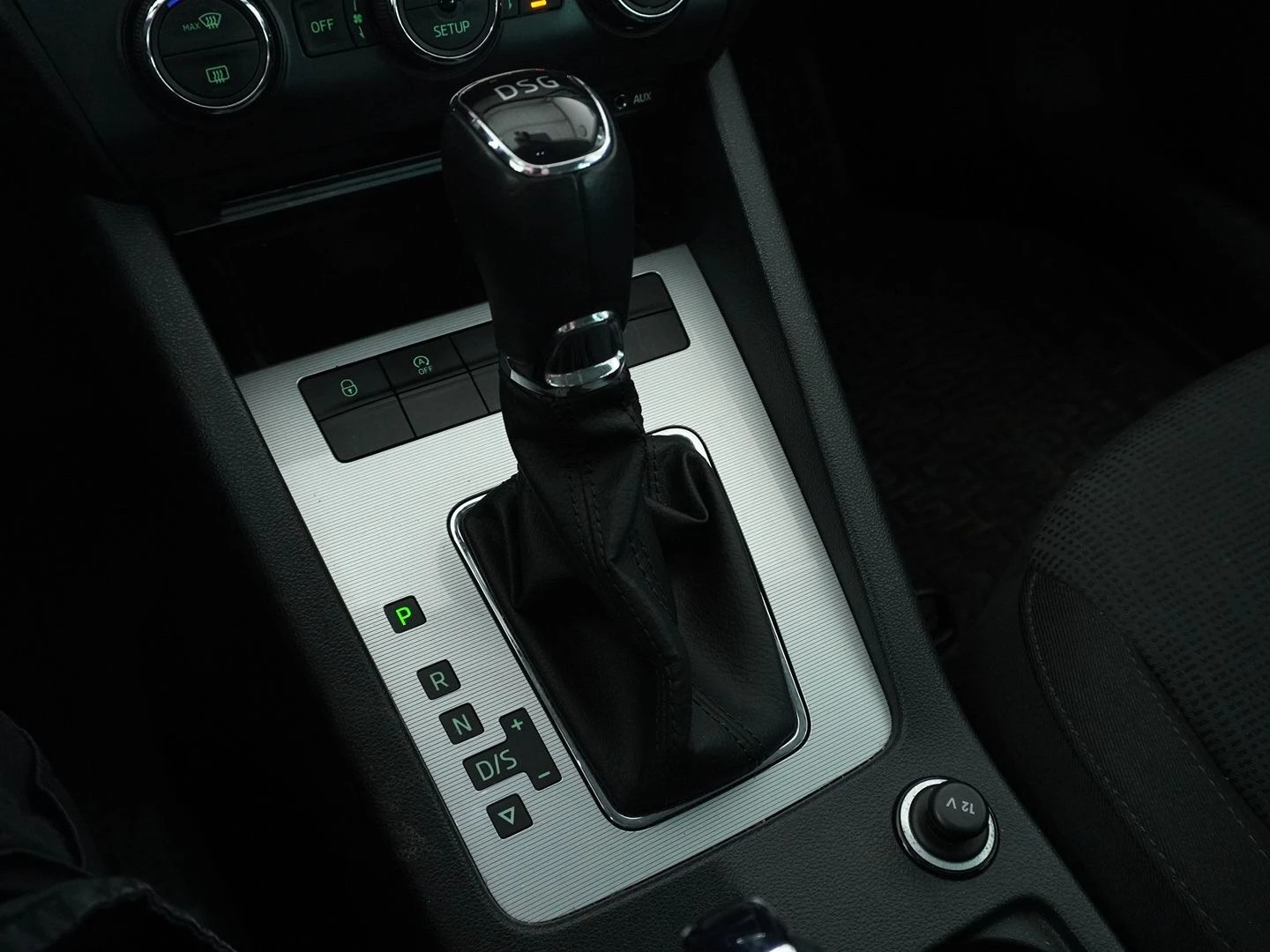 SKODA Octavia 2.0 TDI Elegance DSG-image-8