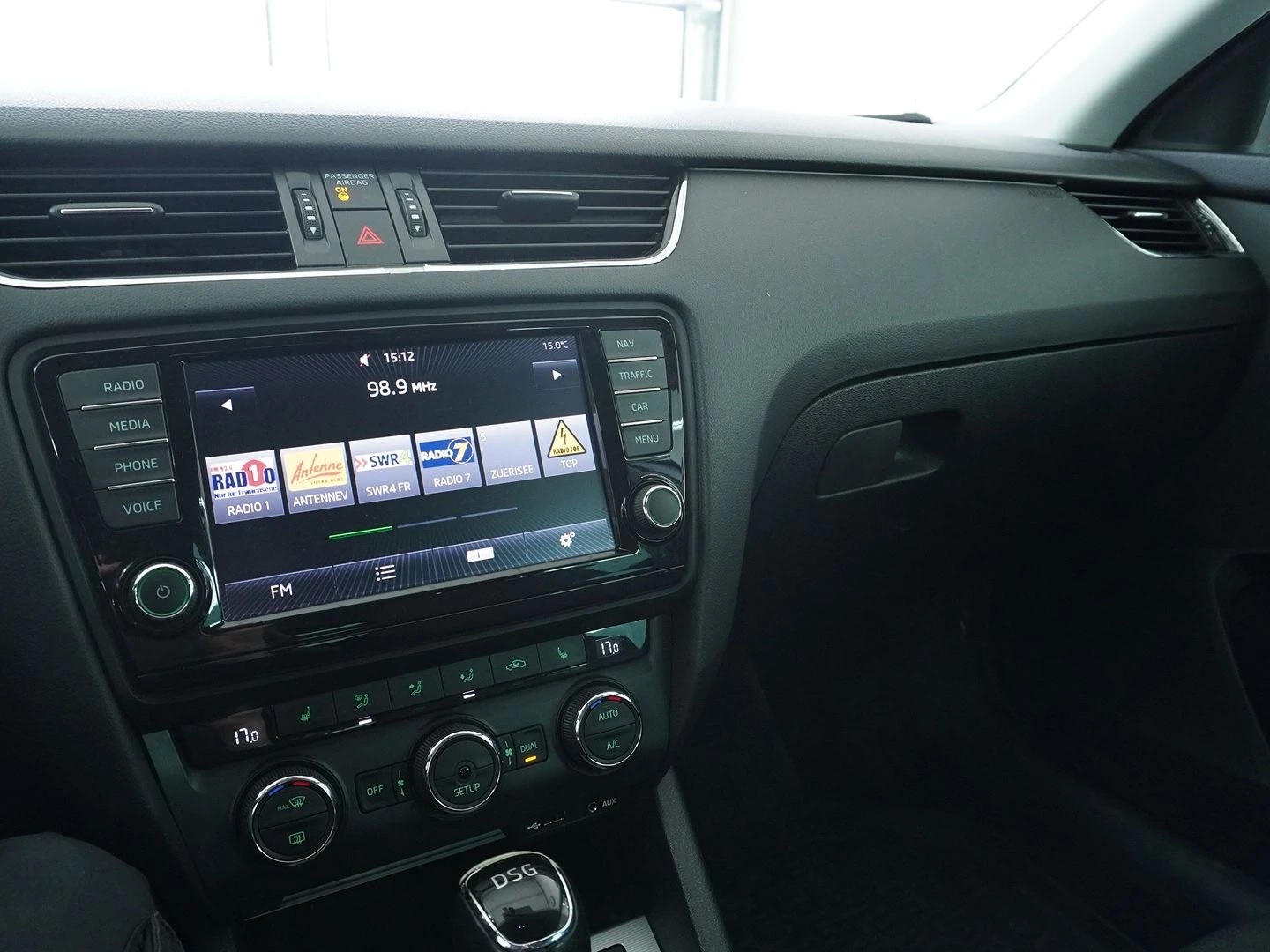 SKODA Octavia 2.0 TDI Elegance DSG-image-6