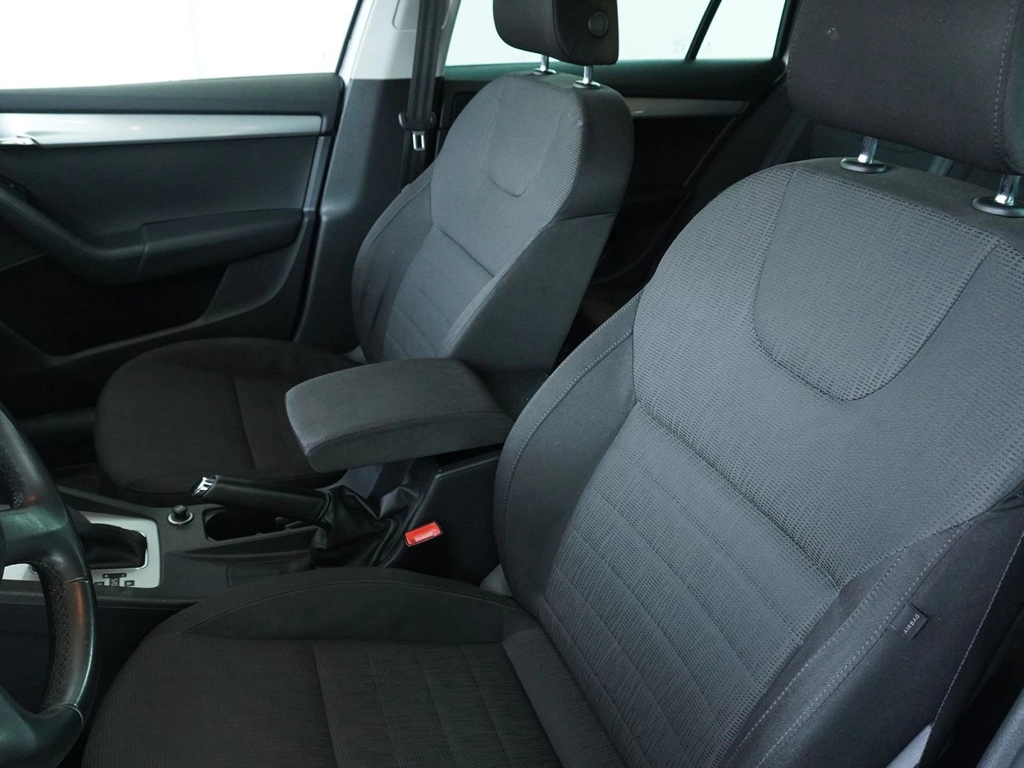 SKODA Octavia 2.0 TDI Elegance DSG-image-3