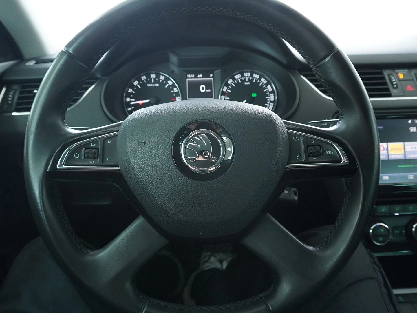 SKODA Octavia 2.0 TDI Elegance DSG-image-5