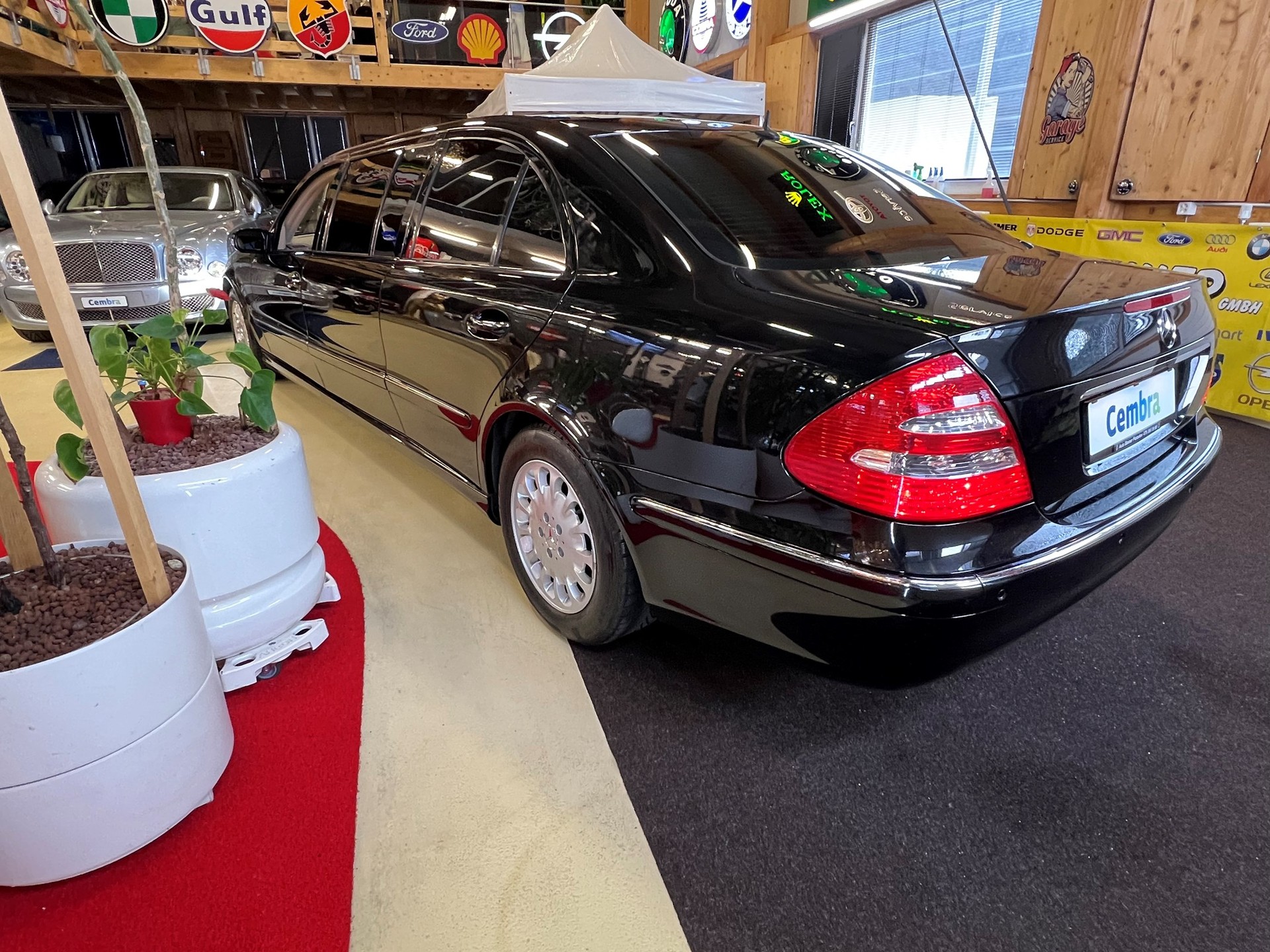 MERCEDES-BENZ E 320 ELEGANCE "EXTENDED LIMO 6 PLÄTZER"-image-15
