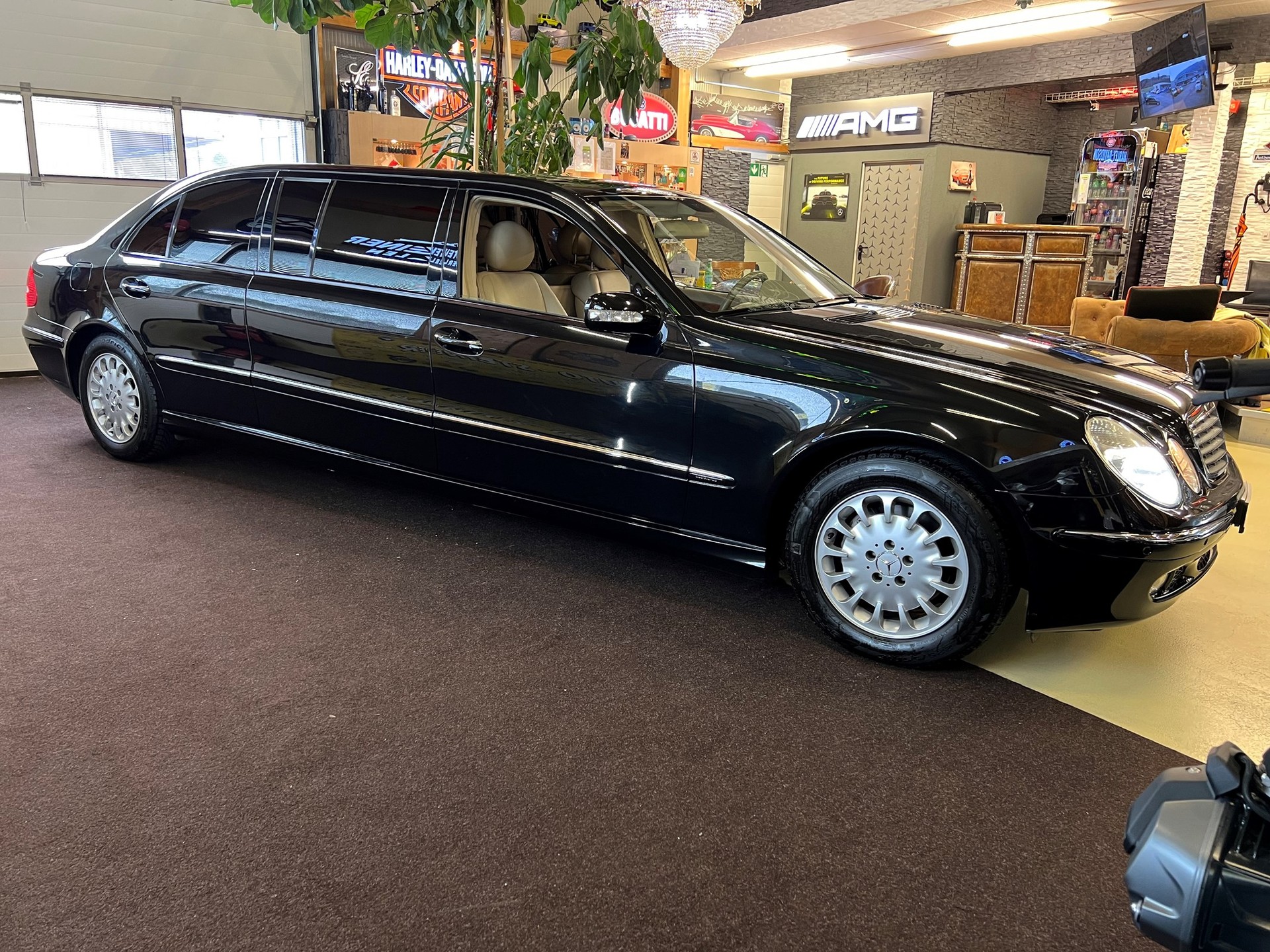 MERCEDES-BENZ E 320 ELEGANCE "EXTENDED LIMO 6 PLÄTZER"-image-0