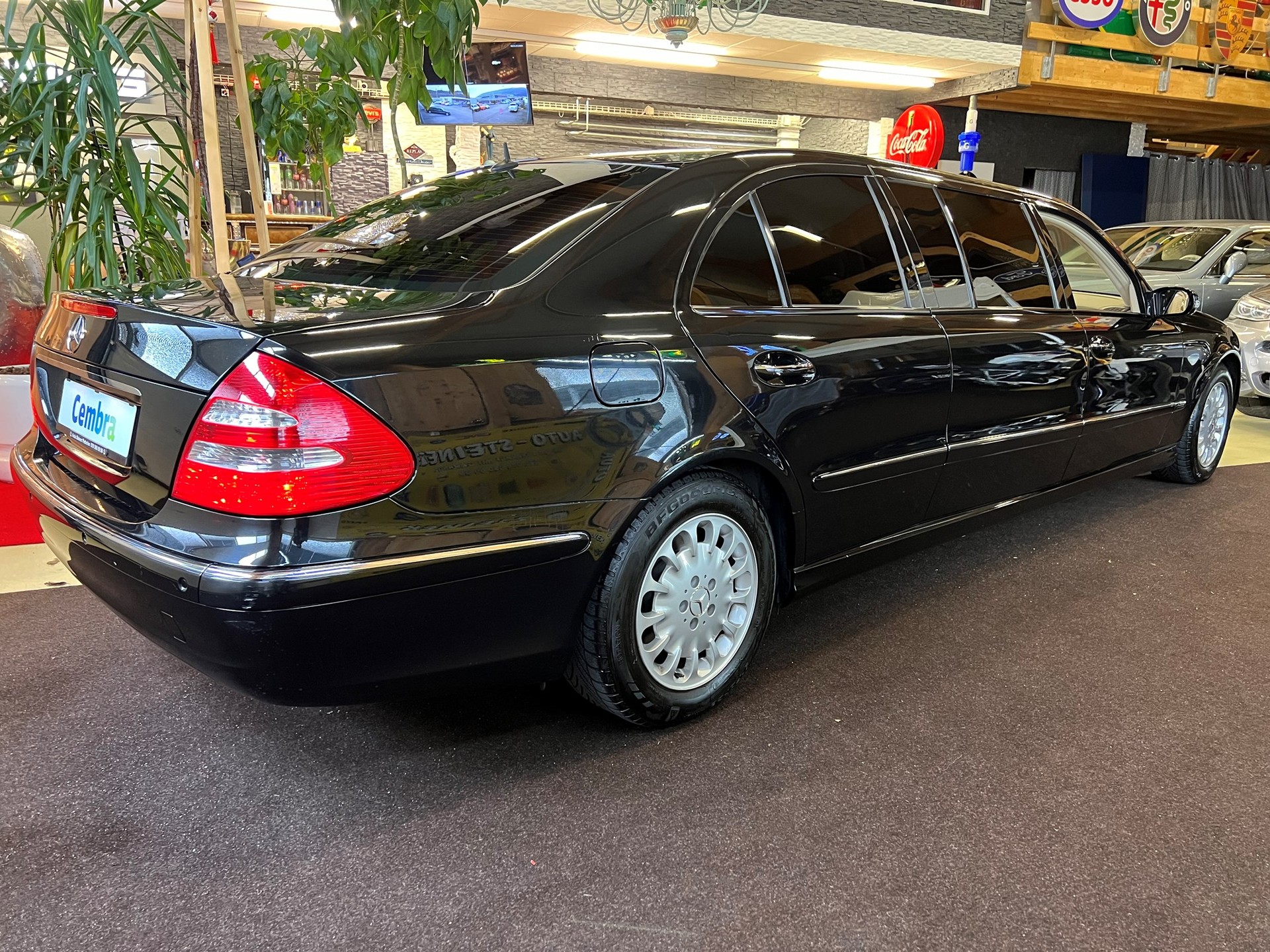 MERCEDES-BENZ E 320 ELEGANCE "EXTENDED LIMO 6 PLÄTZER"-image-12