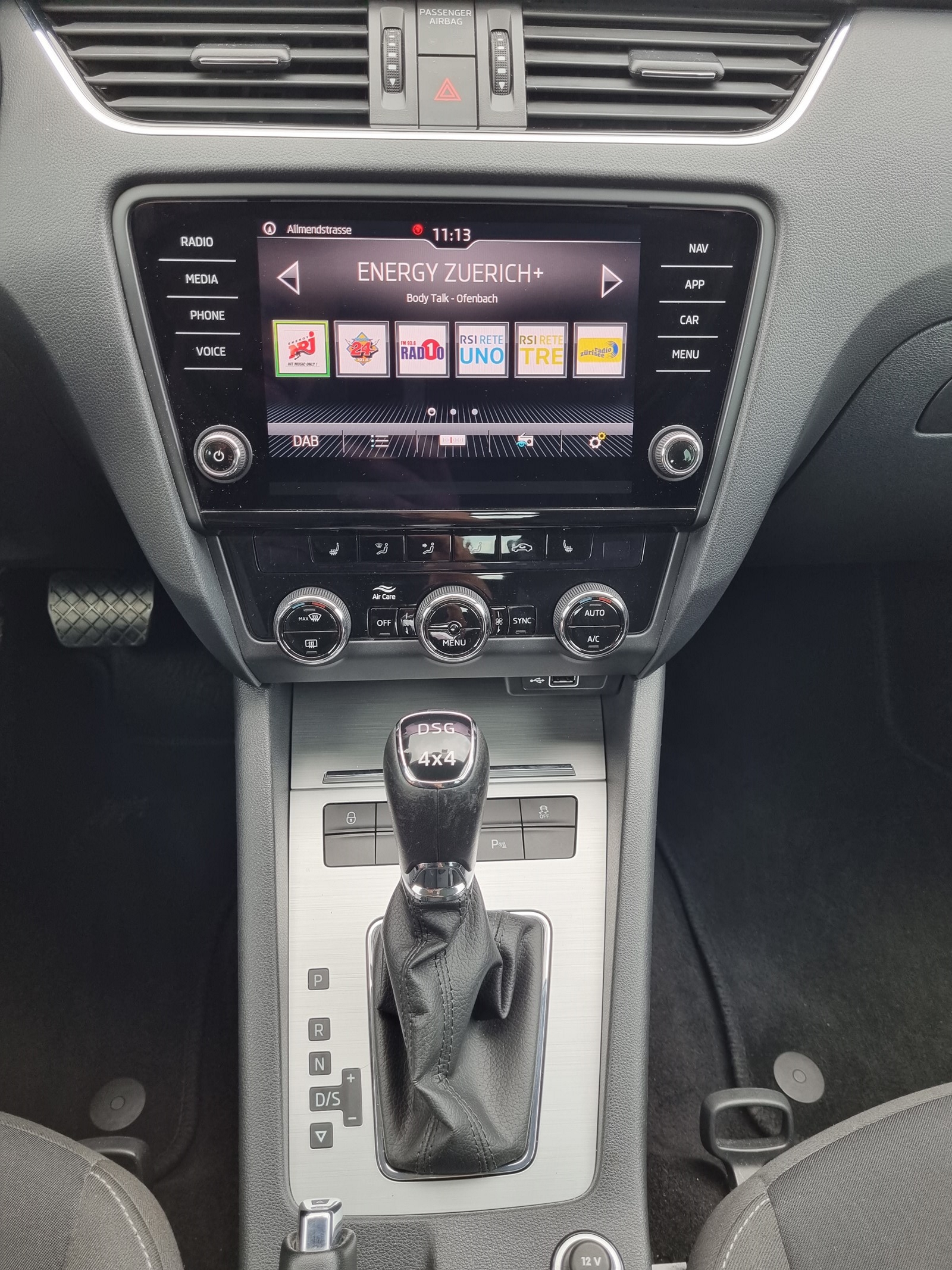 SKODA Octavia Combi 2.0 TDI Style 4x4 DSG-image-11