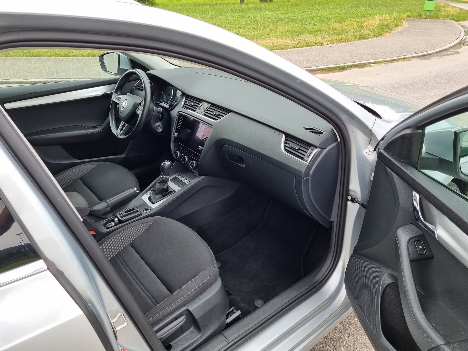 SKODA Octavia Combi 2.0 TDI Style 4x4 DSG-image-6