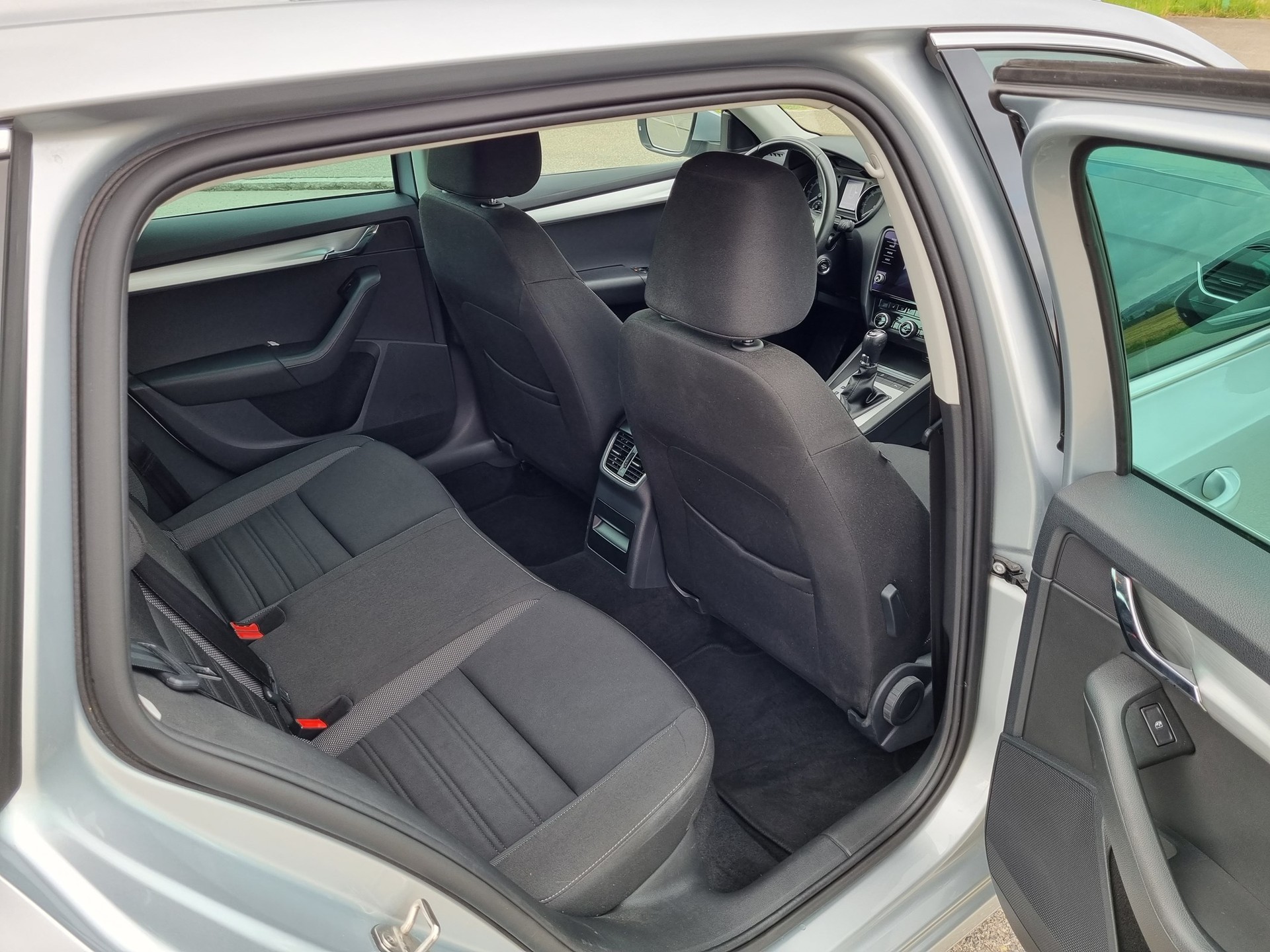 SKODA Octavia Combi 2.0 TDI Style 4x4 DSG-image-7