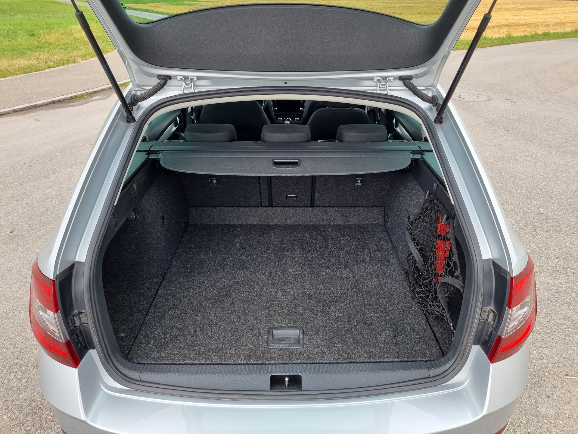 SKODA Octavia Combi 2.0 TDI Style 4x4 DSG-image-8