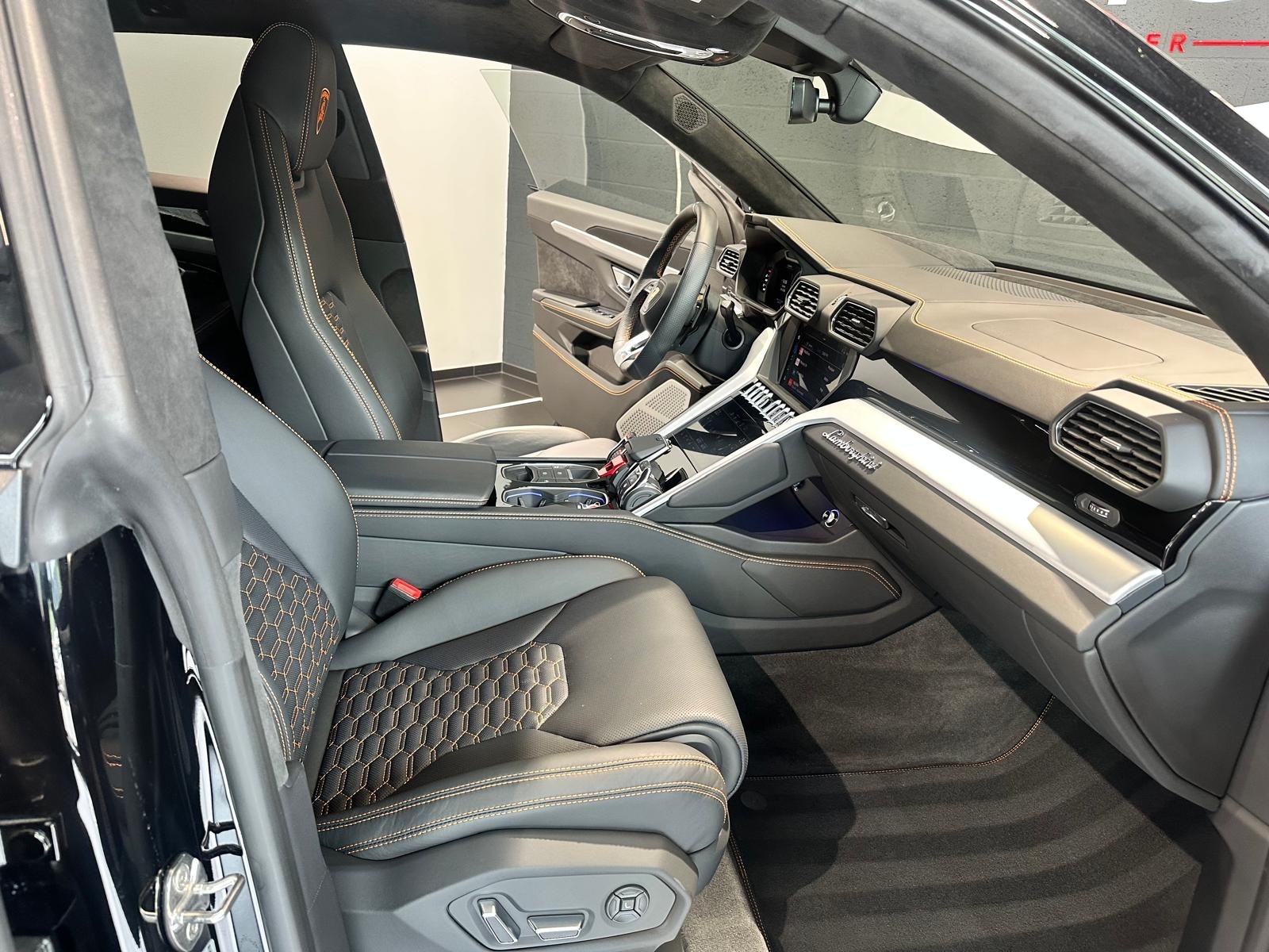 LAMBORGHINI Urus E-Gear-image-8