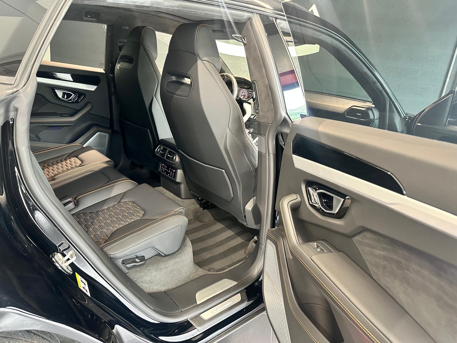 LAMBORGHINI Urus E-Gear-image-10