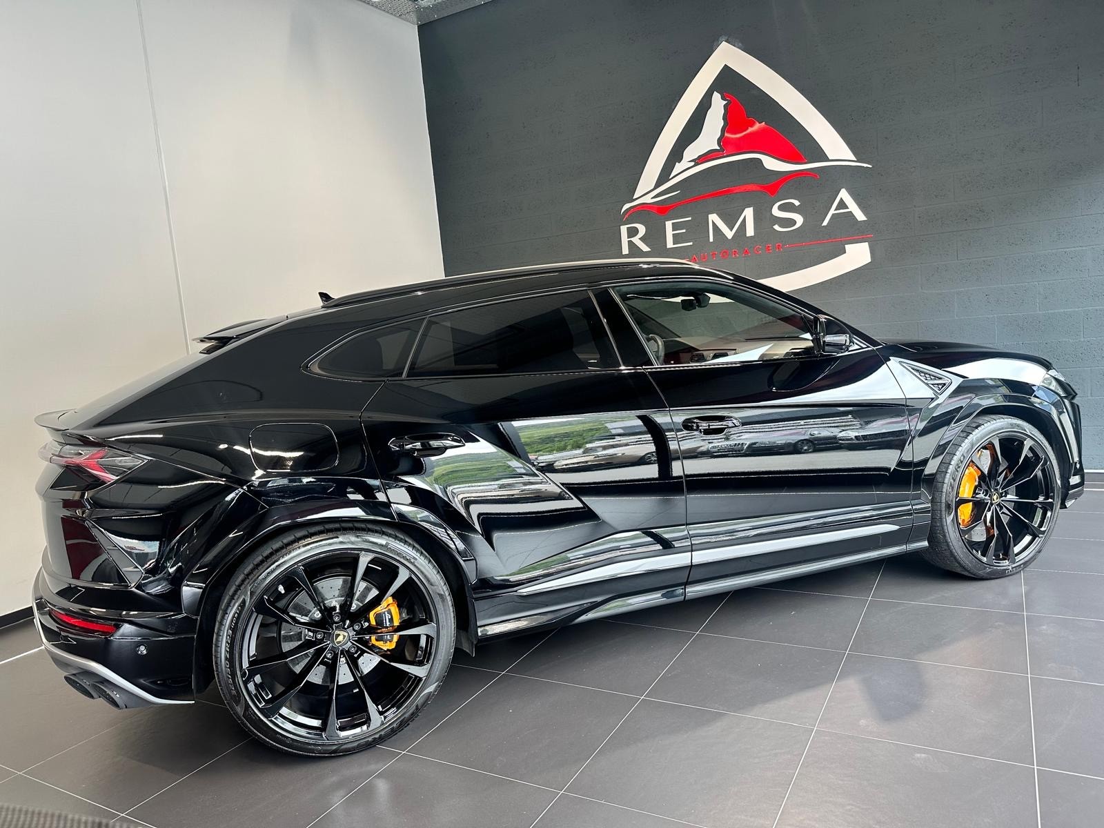 LAMBORGHINI Urus E-Gear-image-4