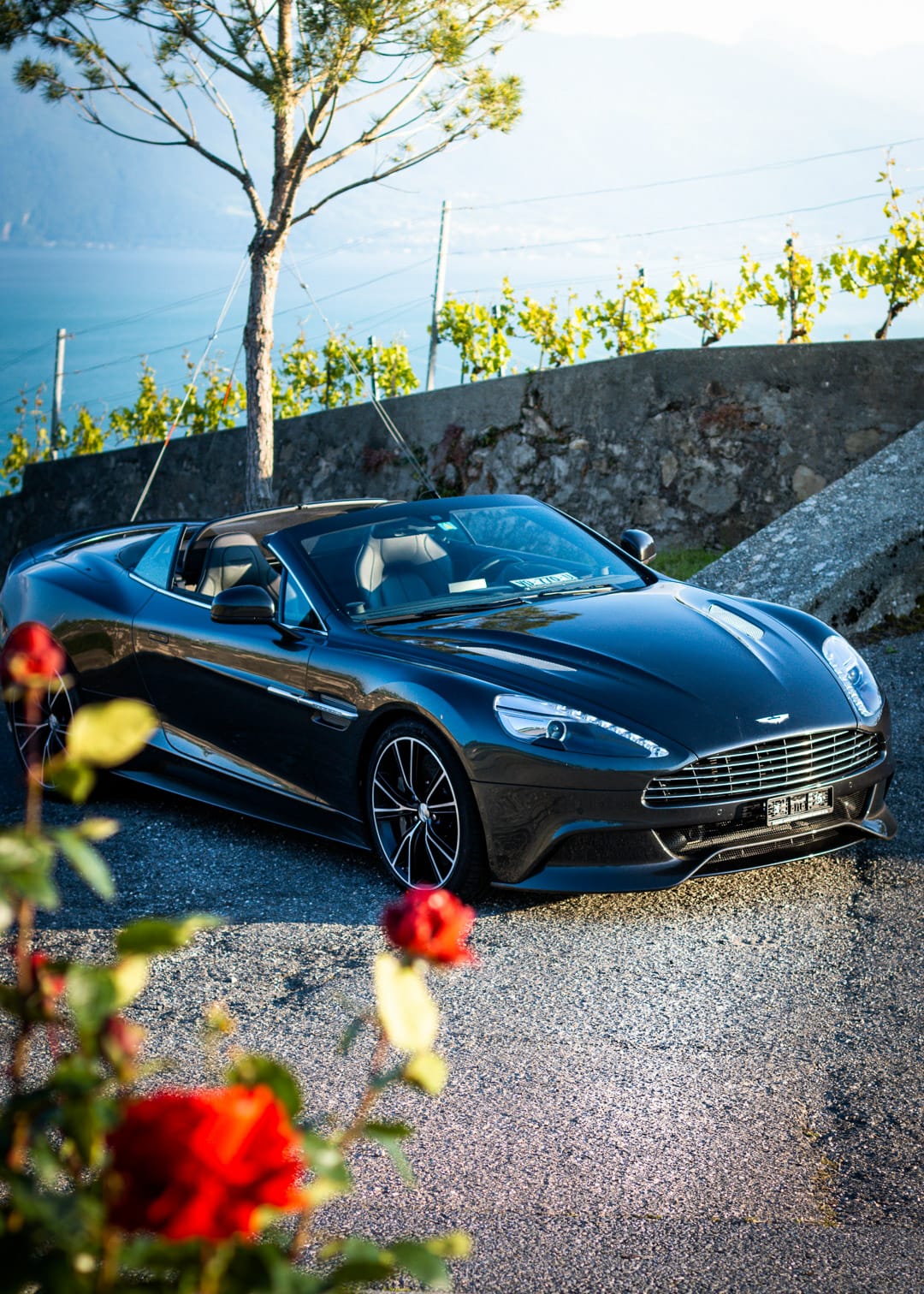 ASTON MARTIN Vanquish Volante V12