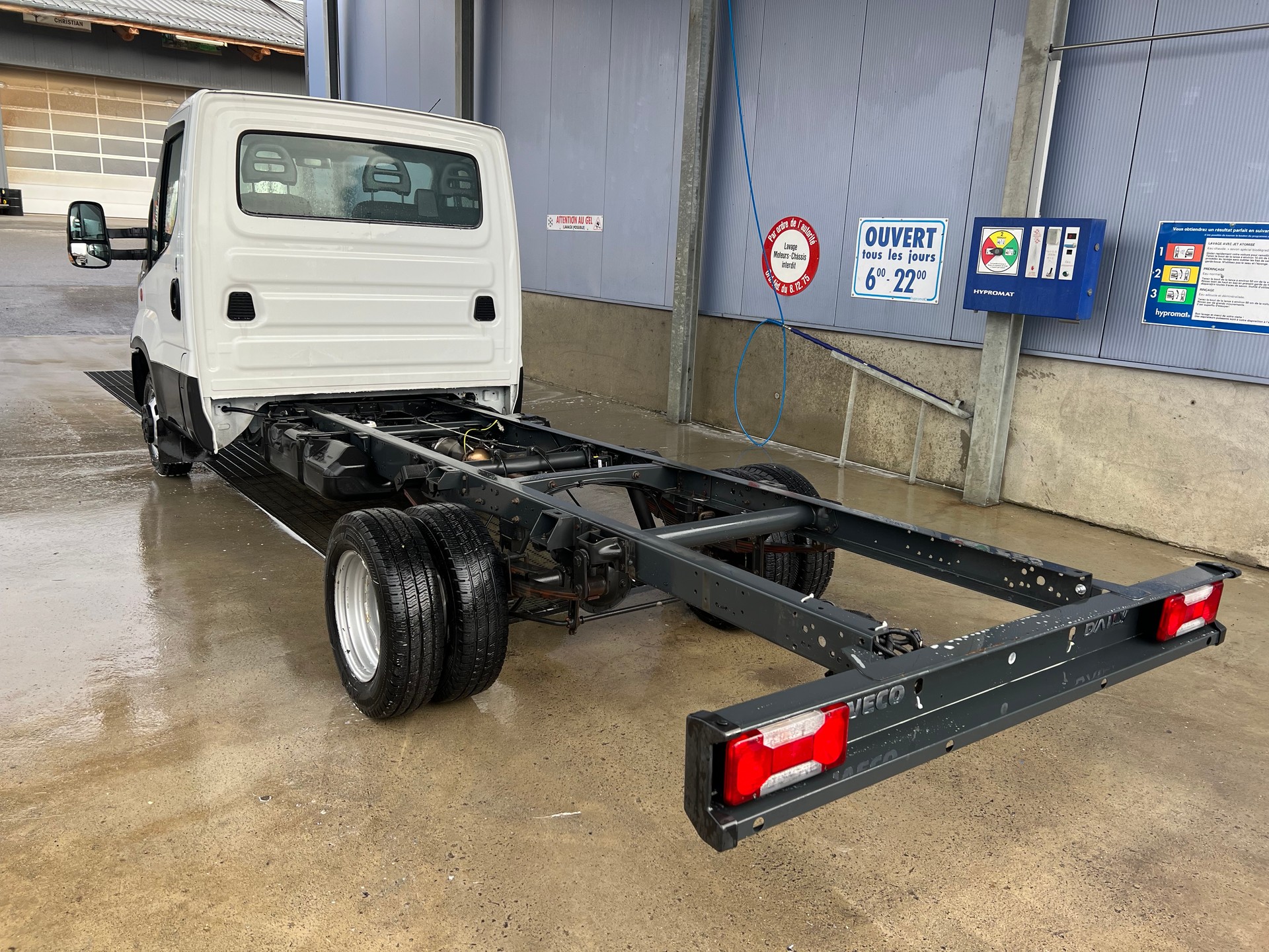 IVECO 35C15 3.0 Diesel Châssis cabine-image-1