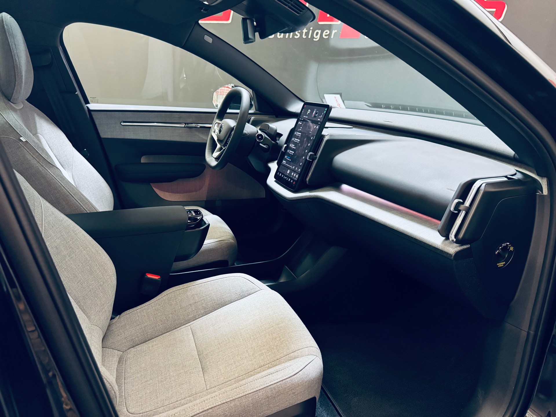 VOLVO EX30 E60 Twin Ultra Performance AWD-image-14