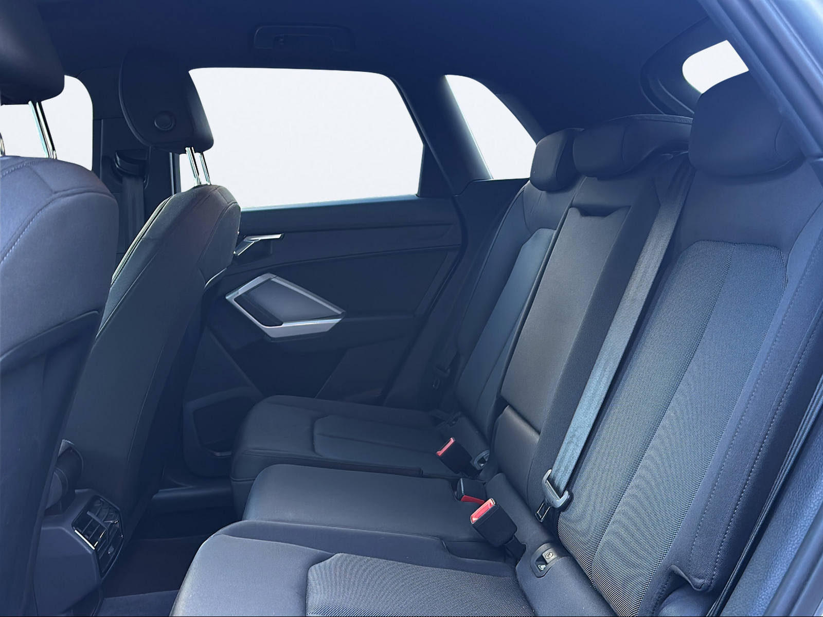 AUDI Q3 35 TDI Attraction quattro S-tronic-image-14