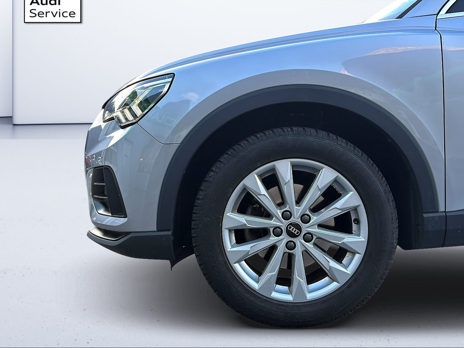 AUDI Q3 35 TDI Attraction quattro S-tronic-image-8