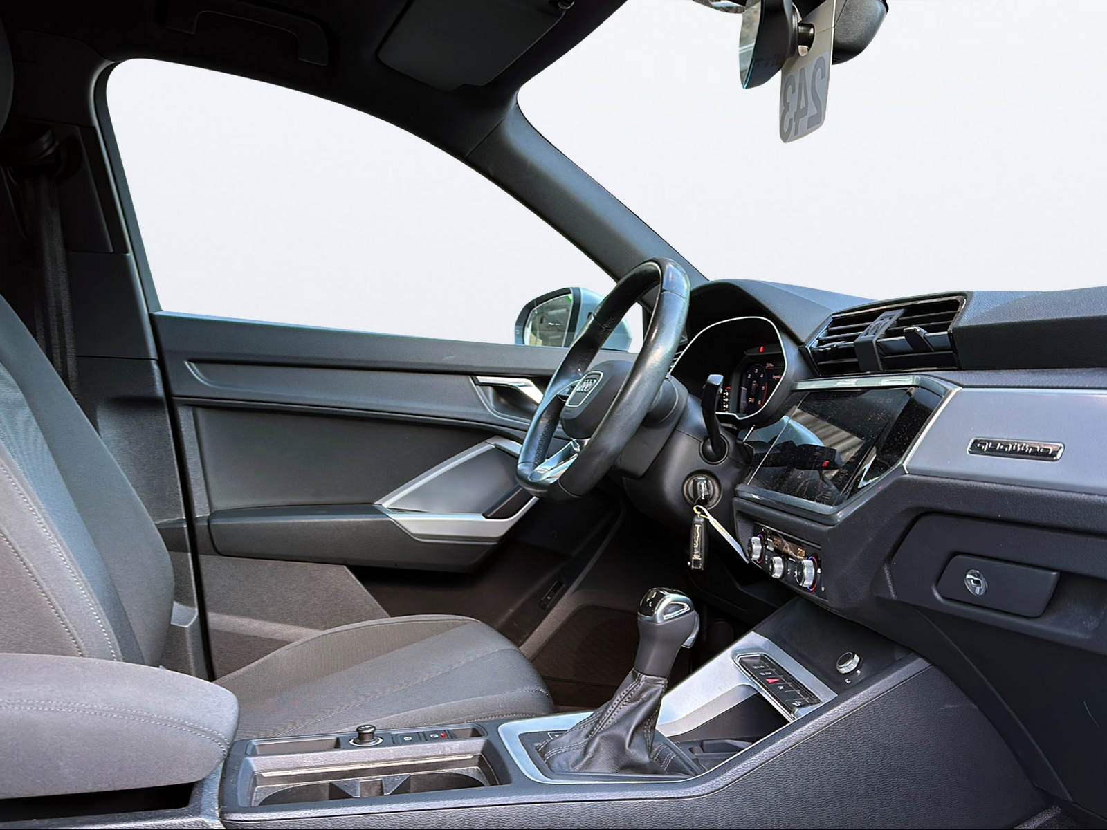 AUDI Q3 35 TDI Attraction quattro S-tronic-image-15