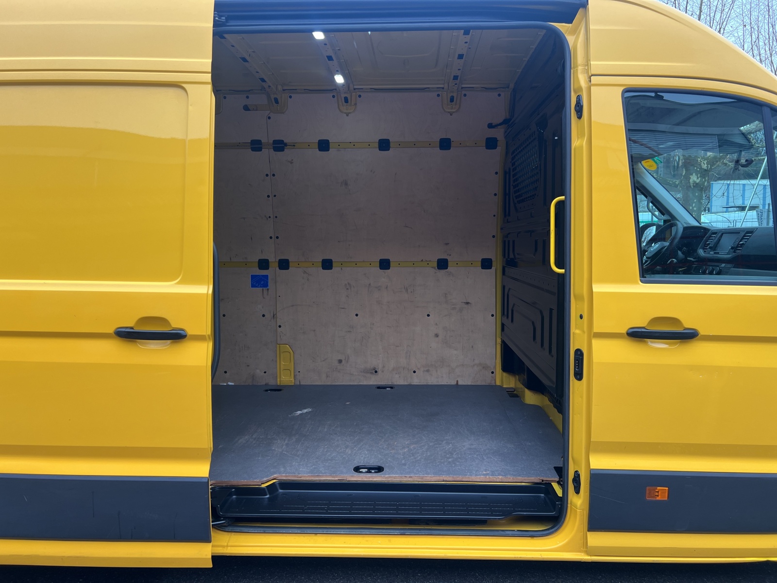 VW Crafter 35 2.0 TDI L4-image-15