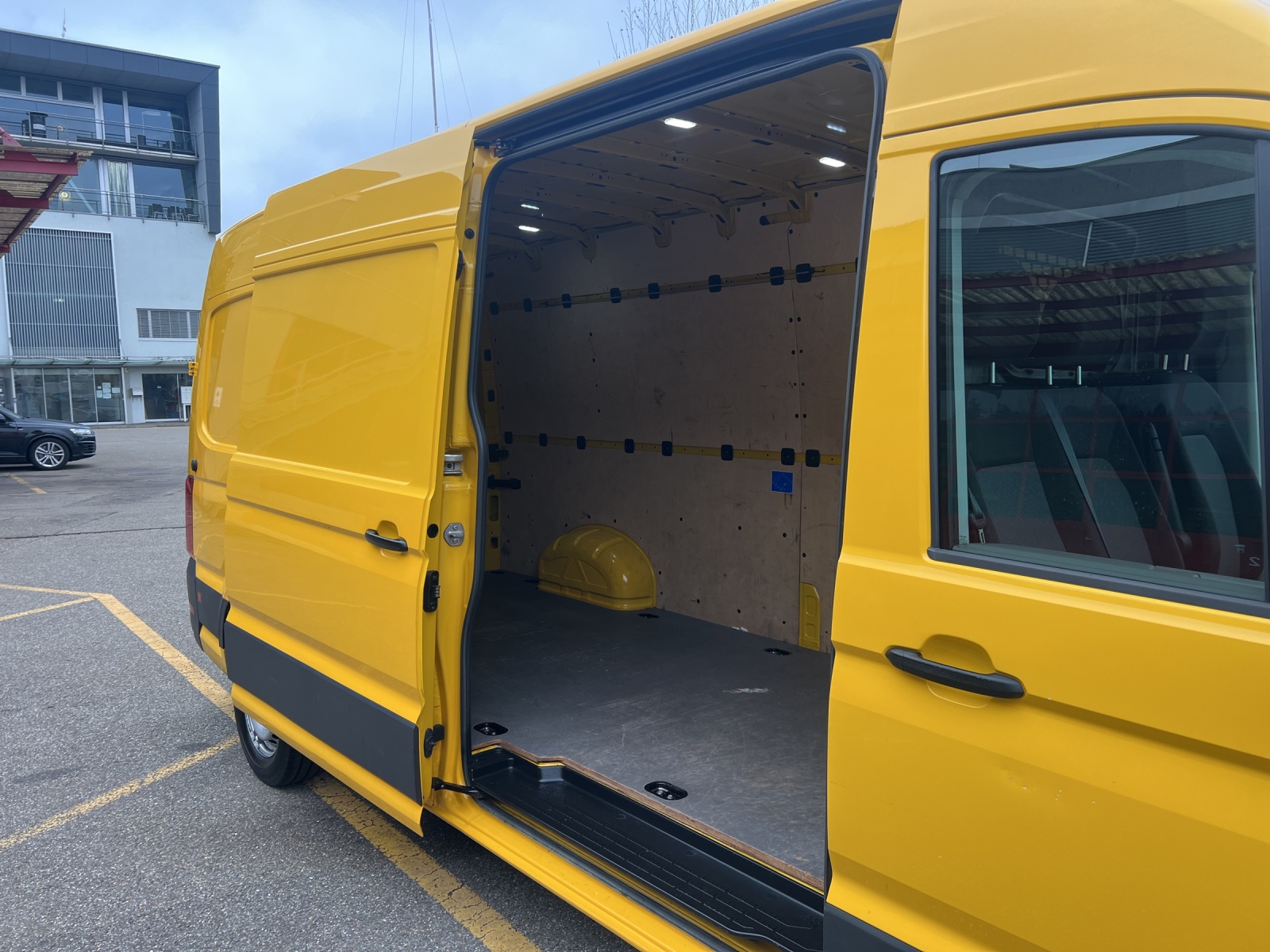 VW Crafter 35 2.0 TDI L4-image-16