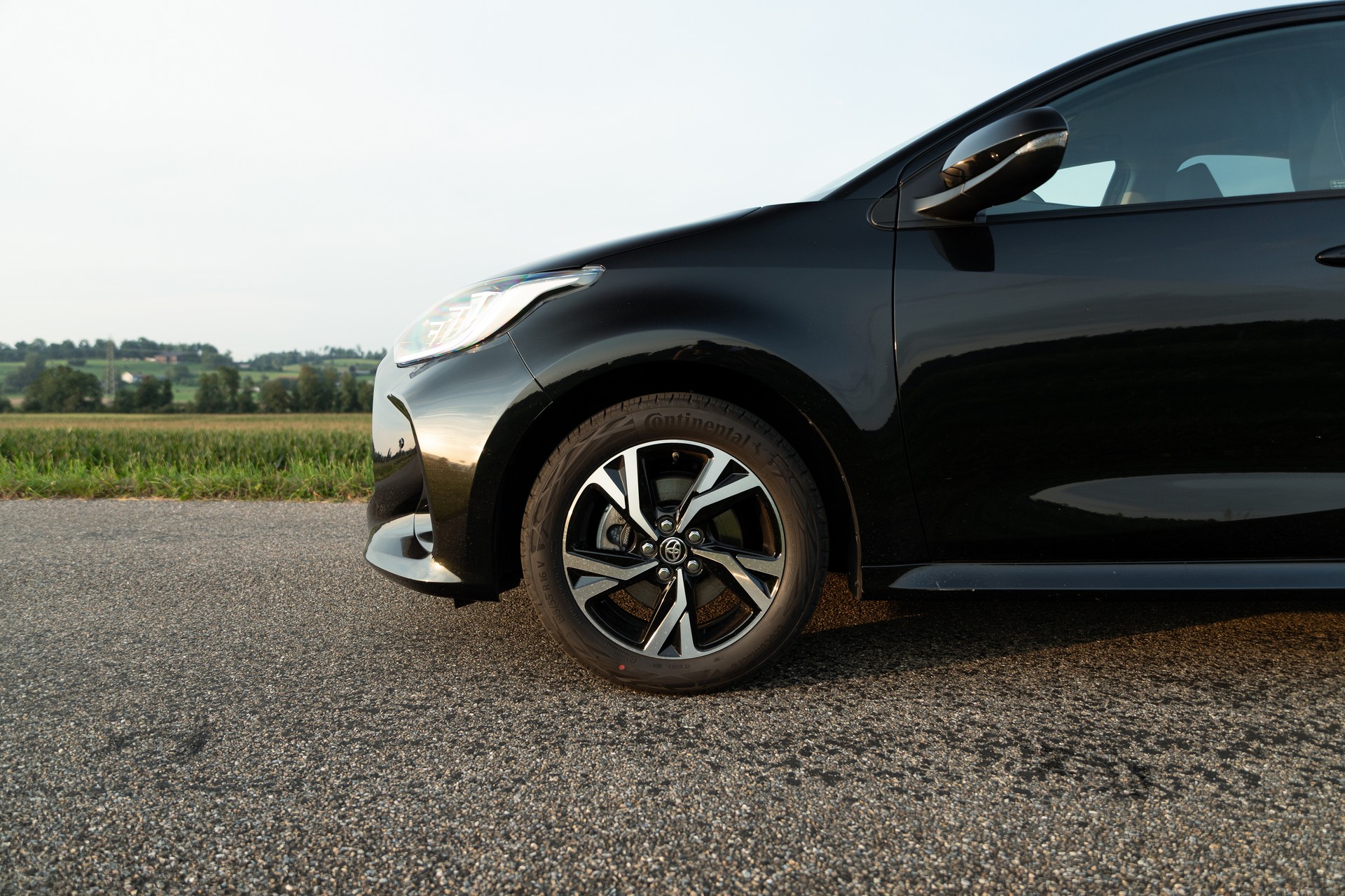 TOYOTA Yaris 1.5 Comfort e-CVT-image-8