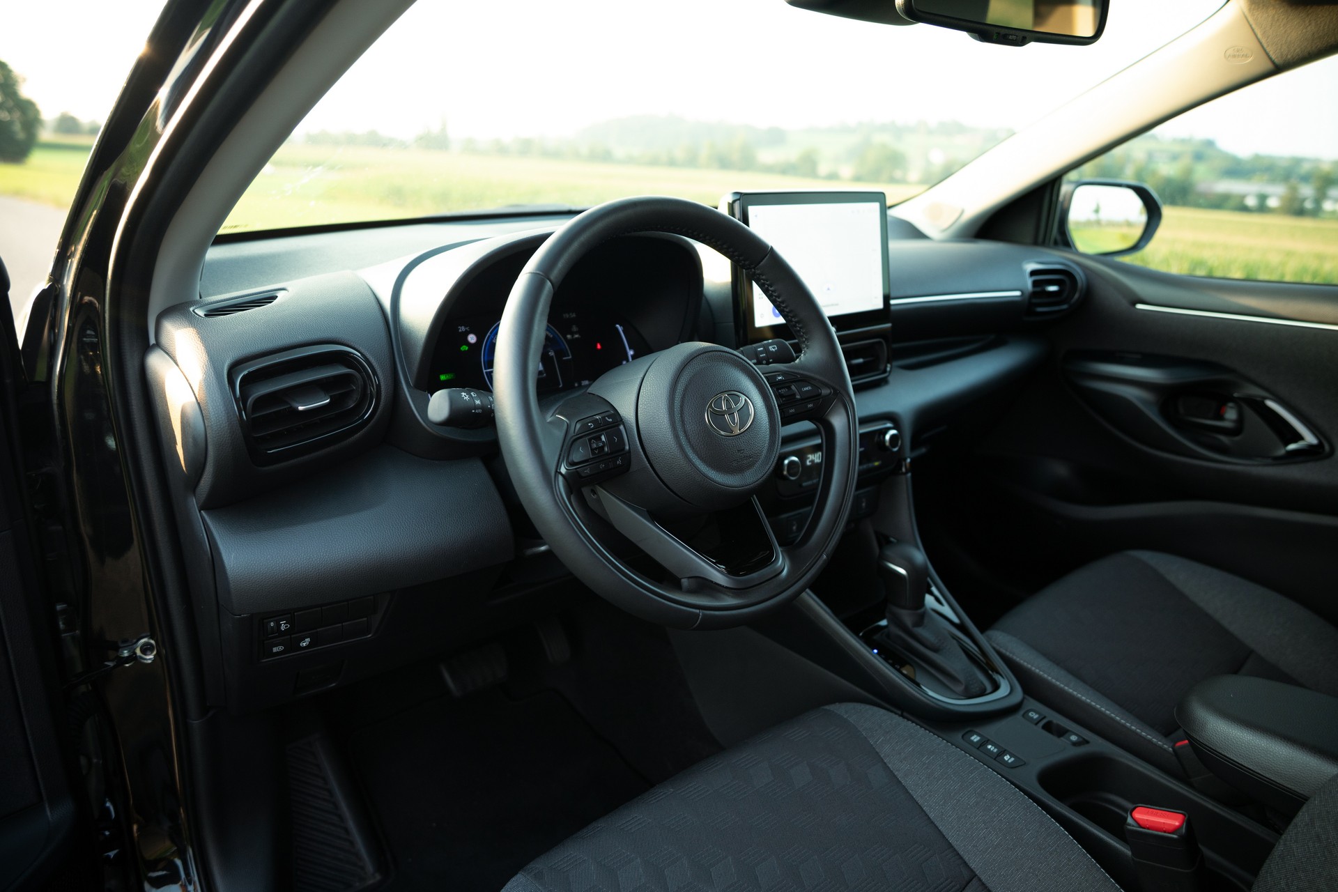 TOYOTA Yaris 1.5 Comfort e-CVT-image-10