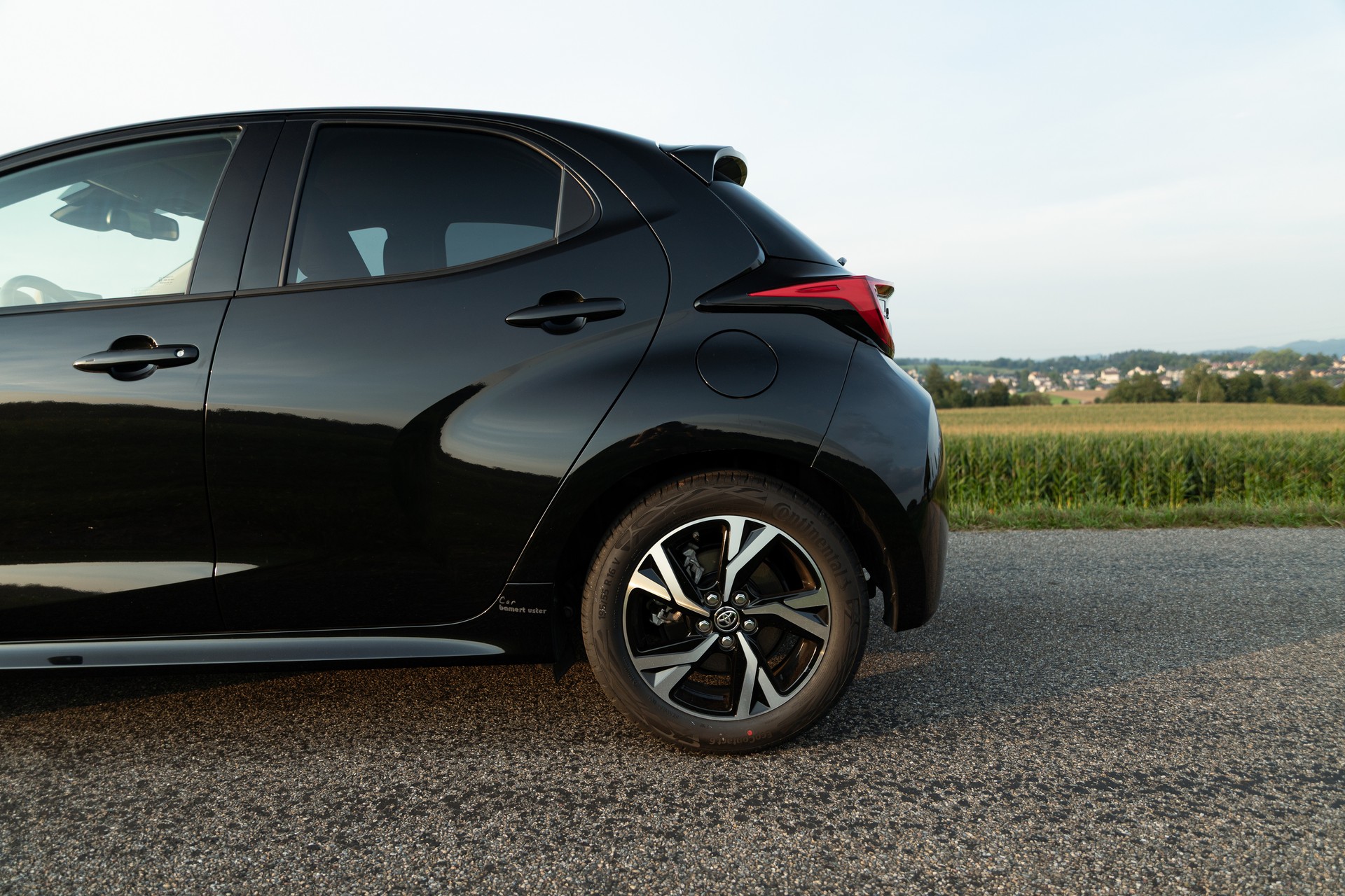 TOYOTA Yaris 1.5 Comfort e-CVT-image-9