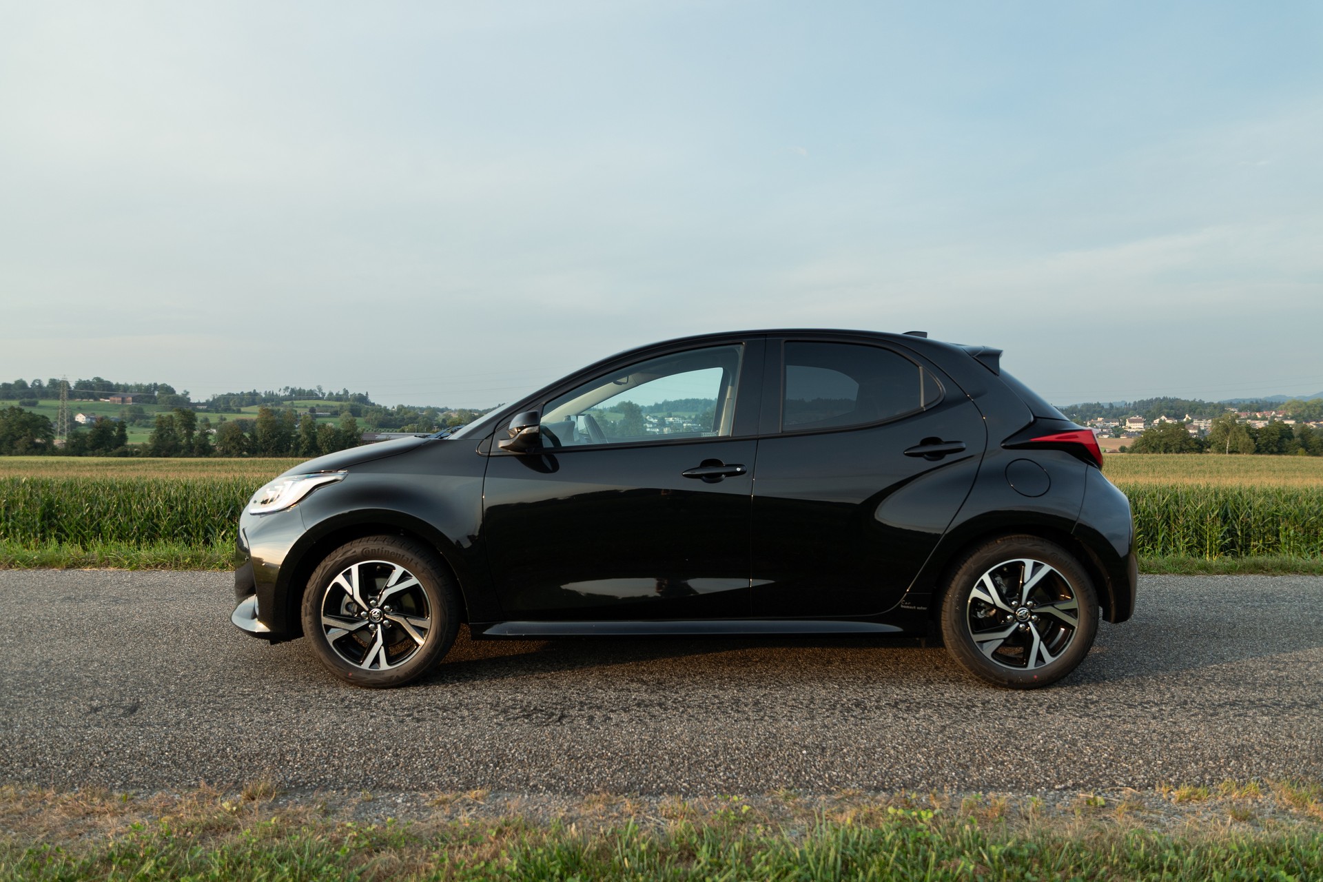 TOYOTA Yaris 1.5 Comfort e-CVT-image-3