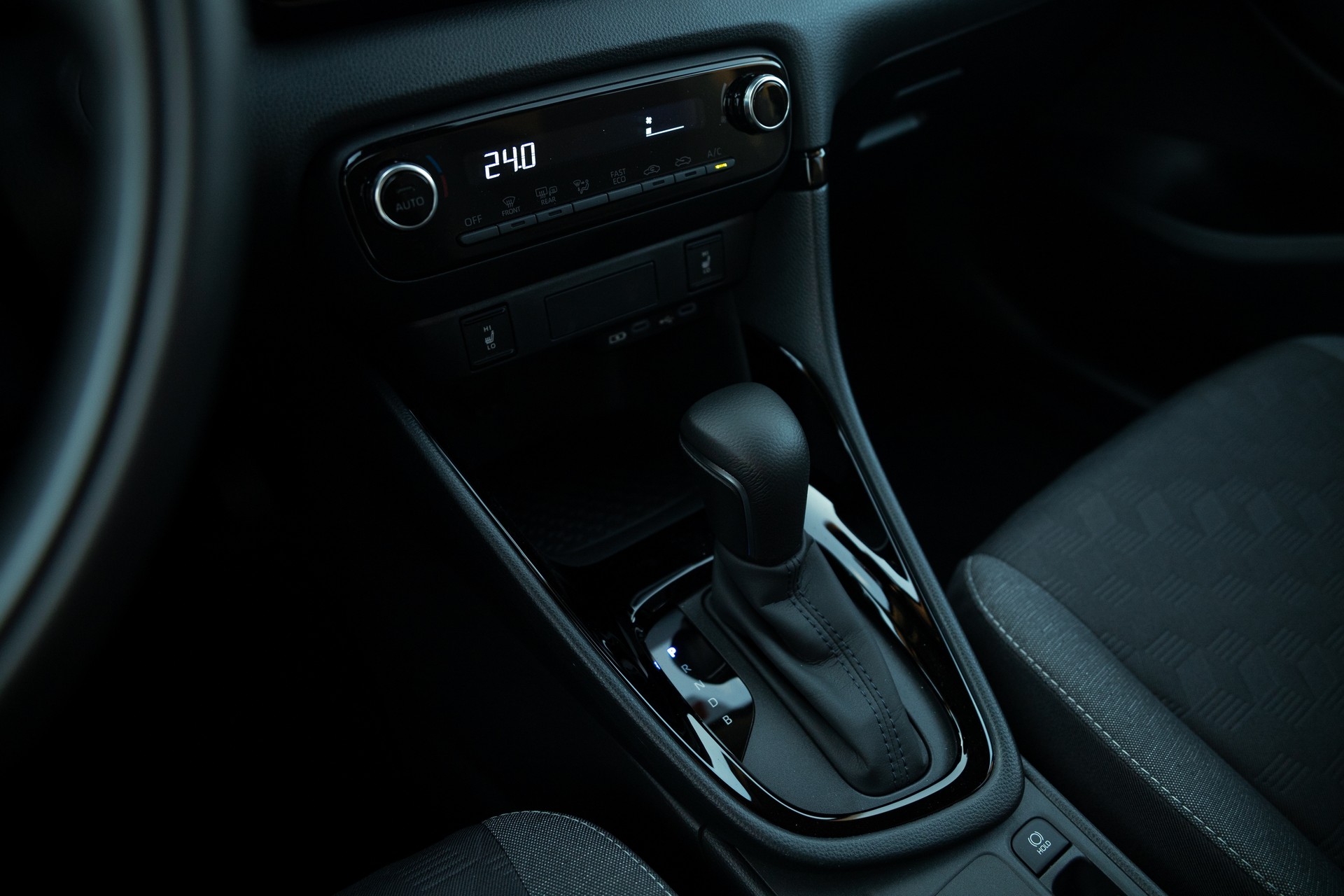 TOYOTA Yaris 1.5 Comfort e-CVT-image-13